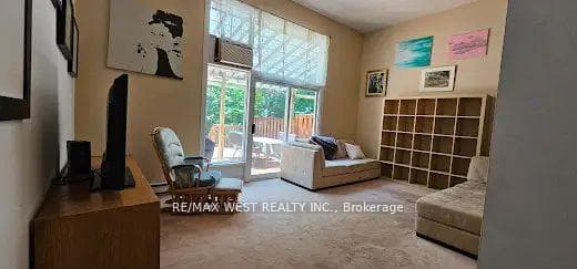 115 Henderson Avenue Unit 9 photo 4