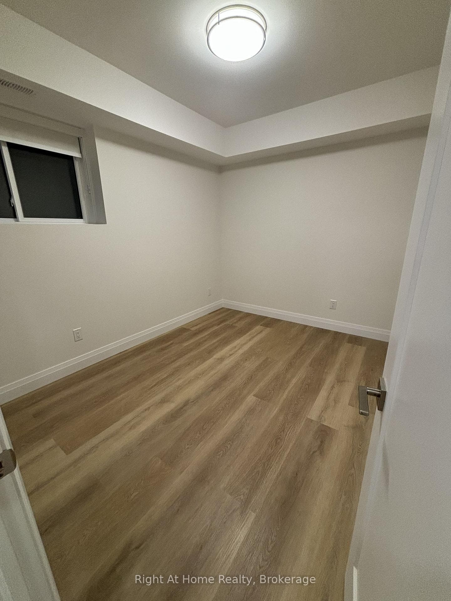 576C Guelph Street photo 11