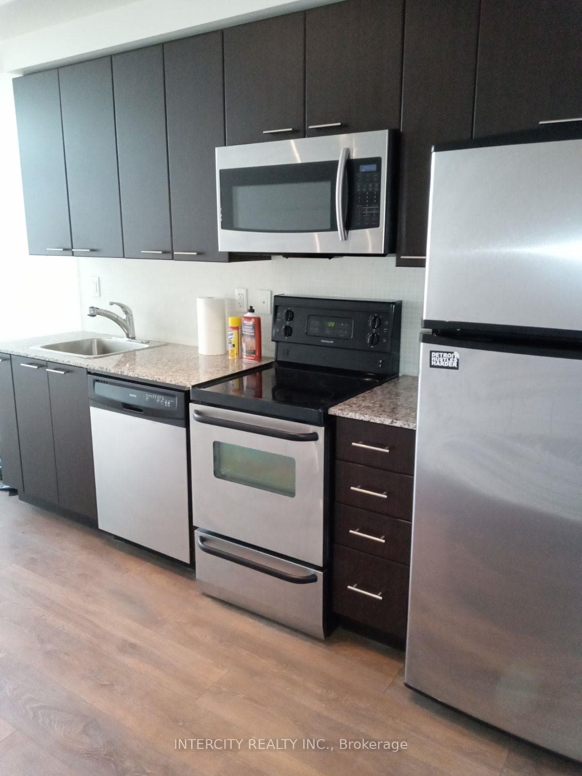 15 Bruyeres Mews Unit 604 photo 4
