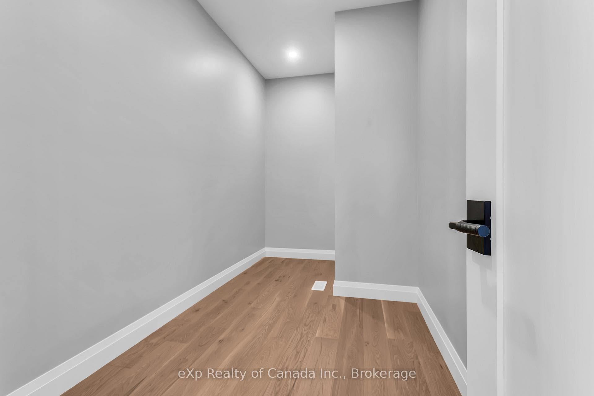 Master Walk In Closet
