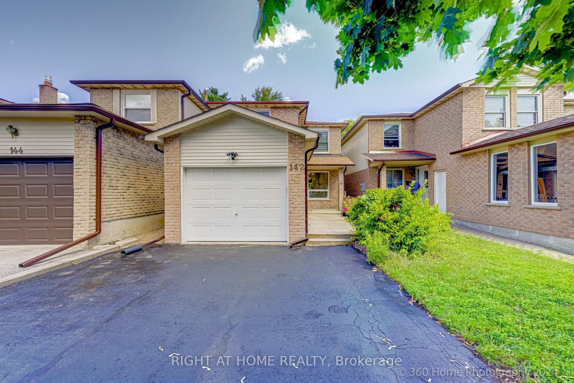 142 Greenbelt Crescent photo 1