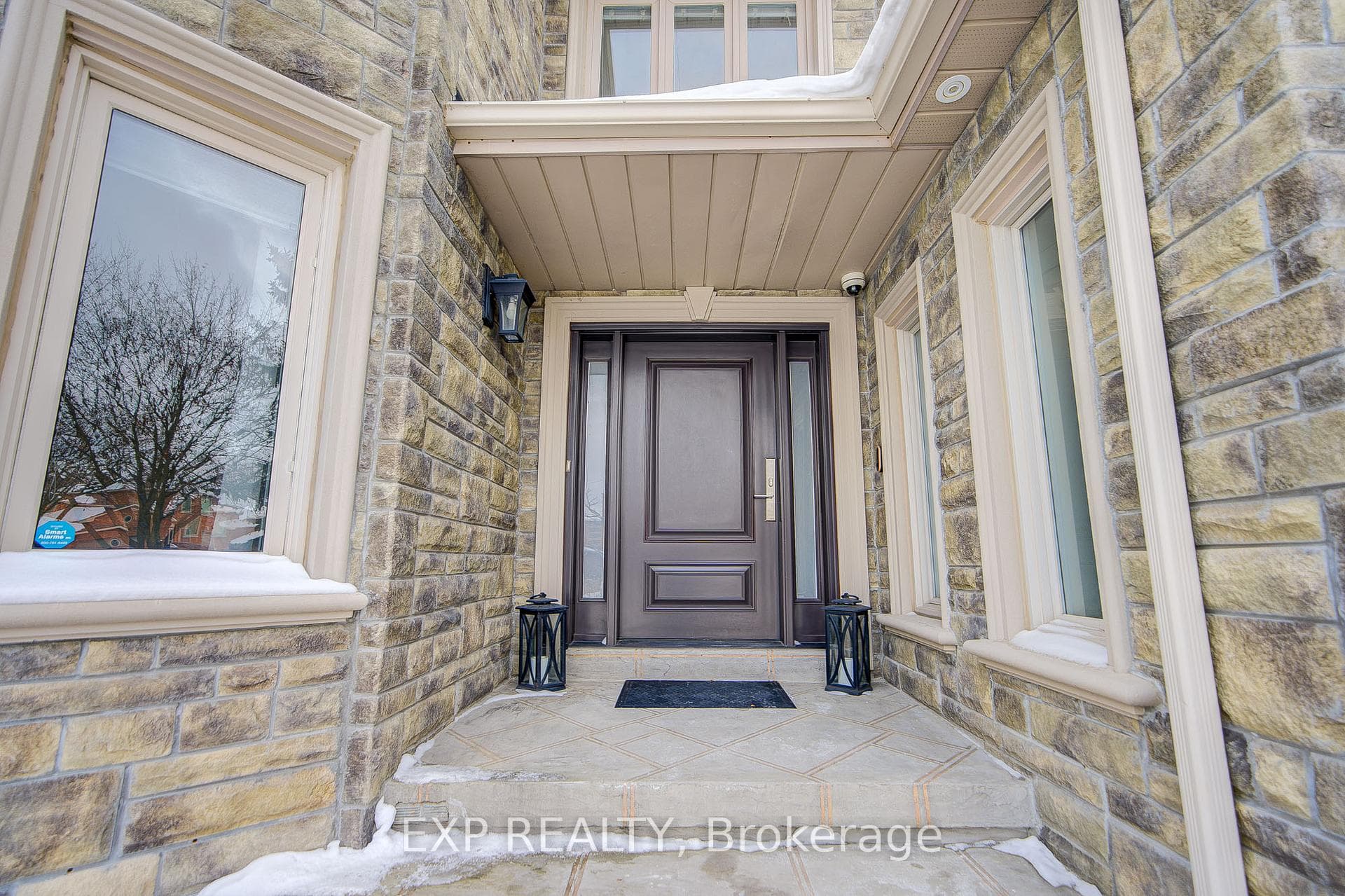 372 Greenock Drive photo 2
