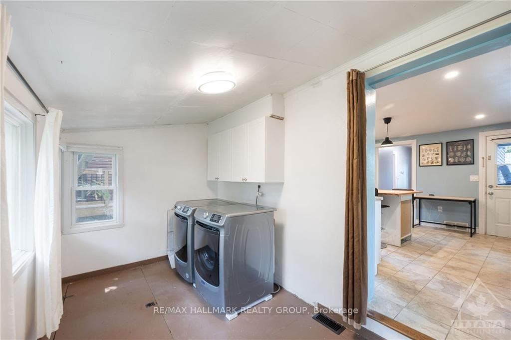 1183 LAURIER Street photo 17