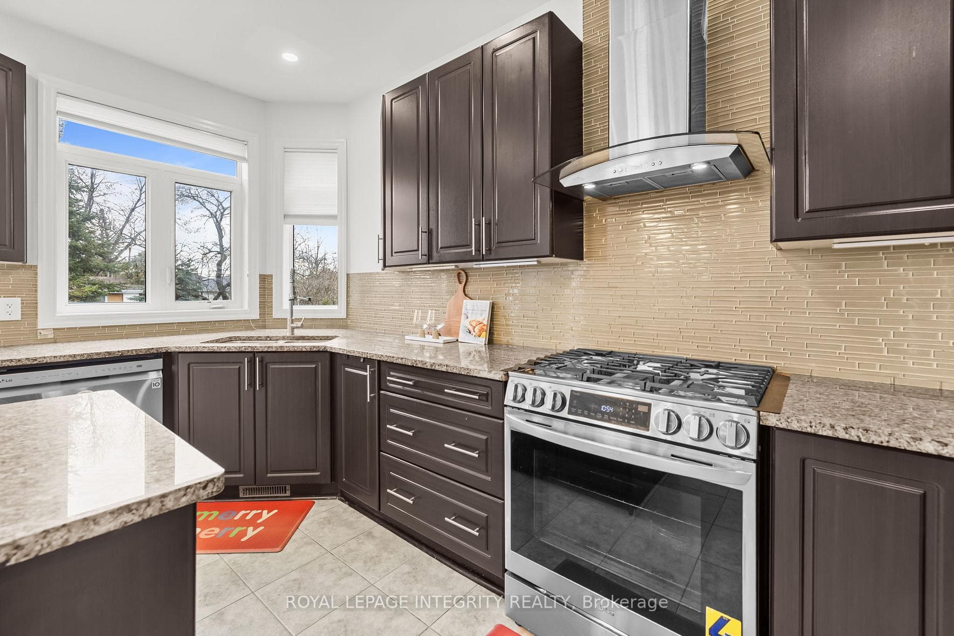 789 Fiddlehead Street photo 16