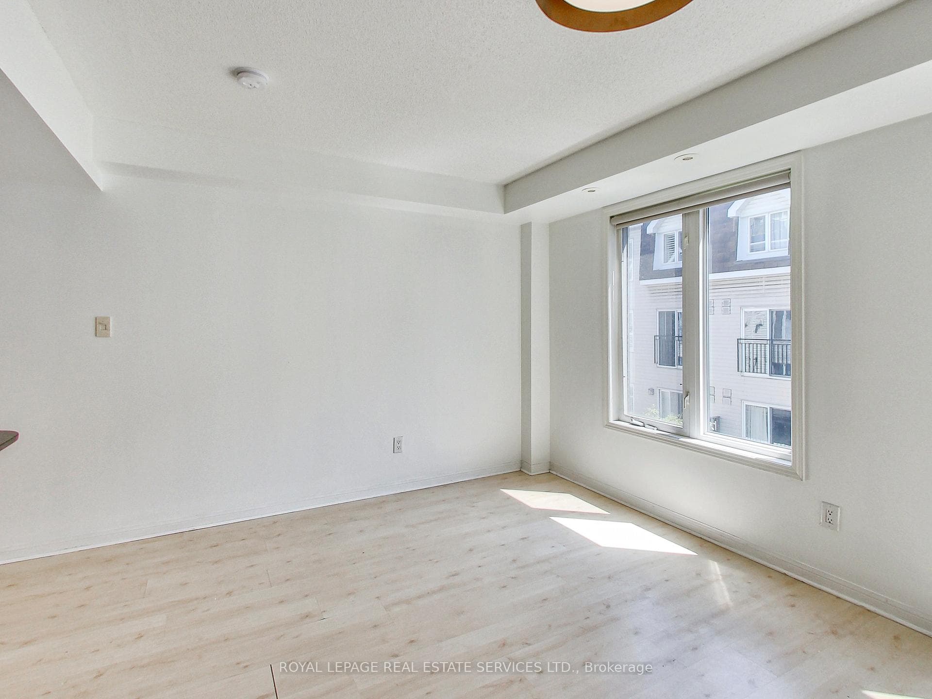 20 Laidlaw Street Unit 1112 photo 6