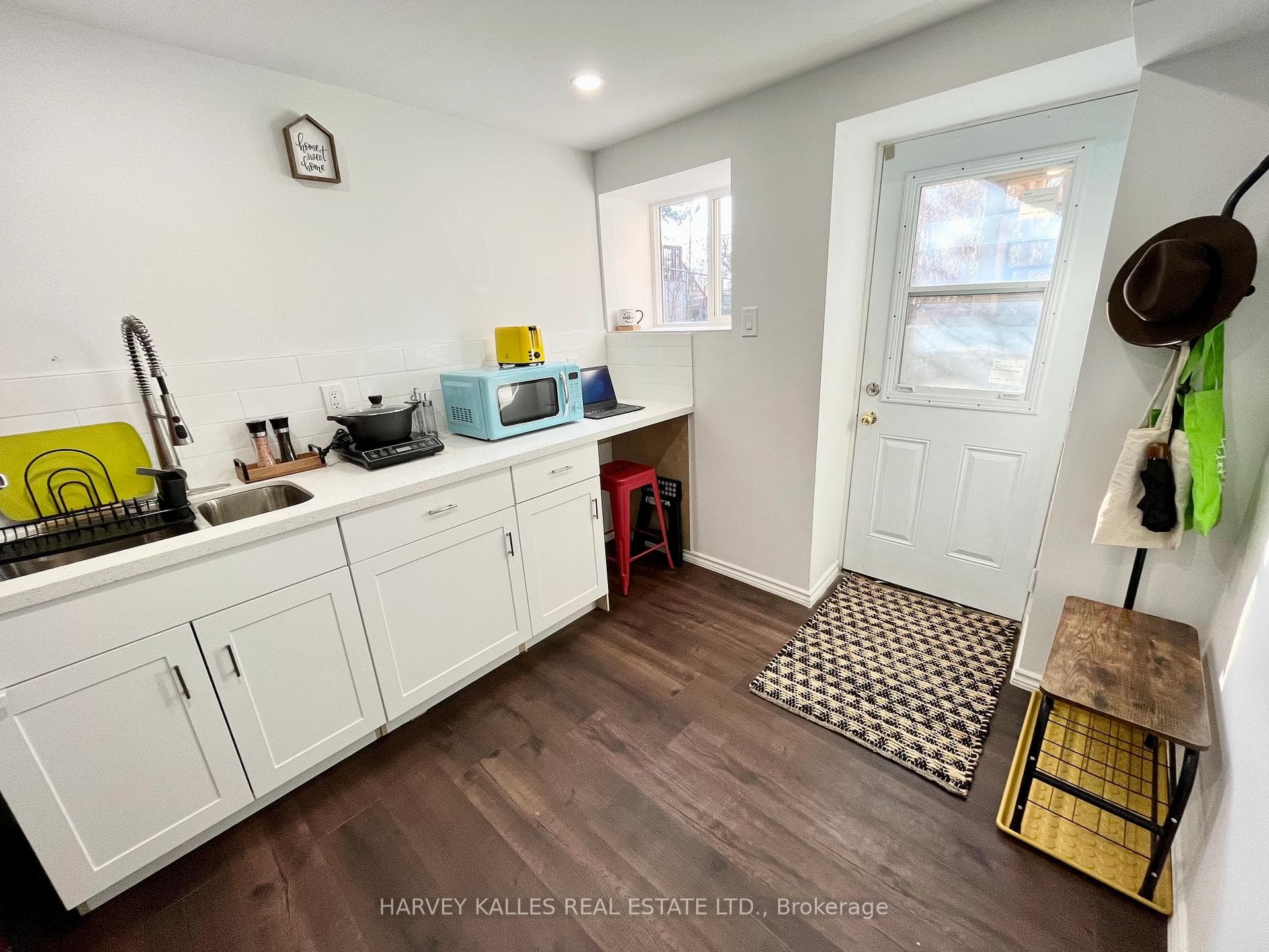 26 Leyton Avenue Unit Lower photo 5