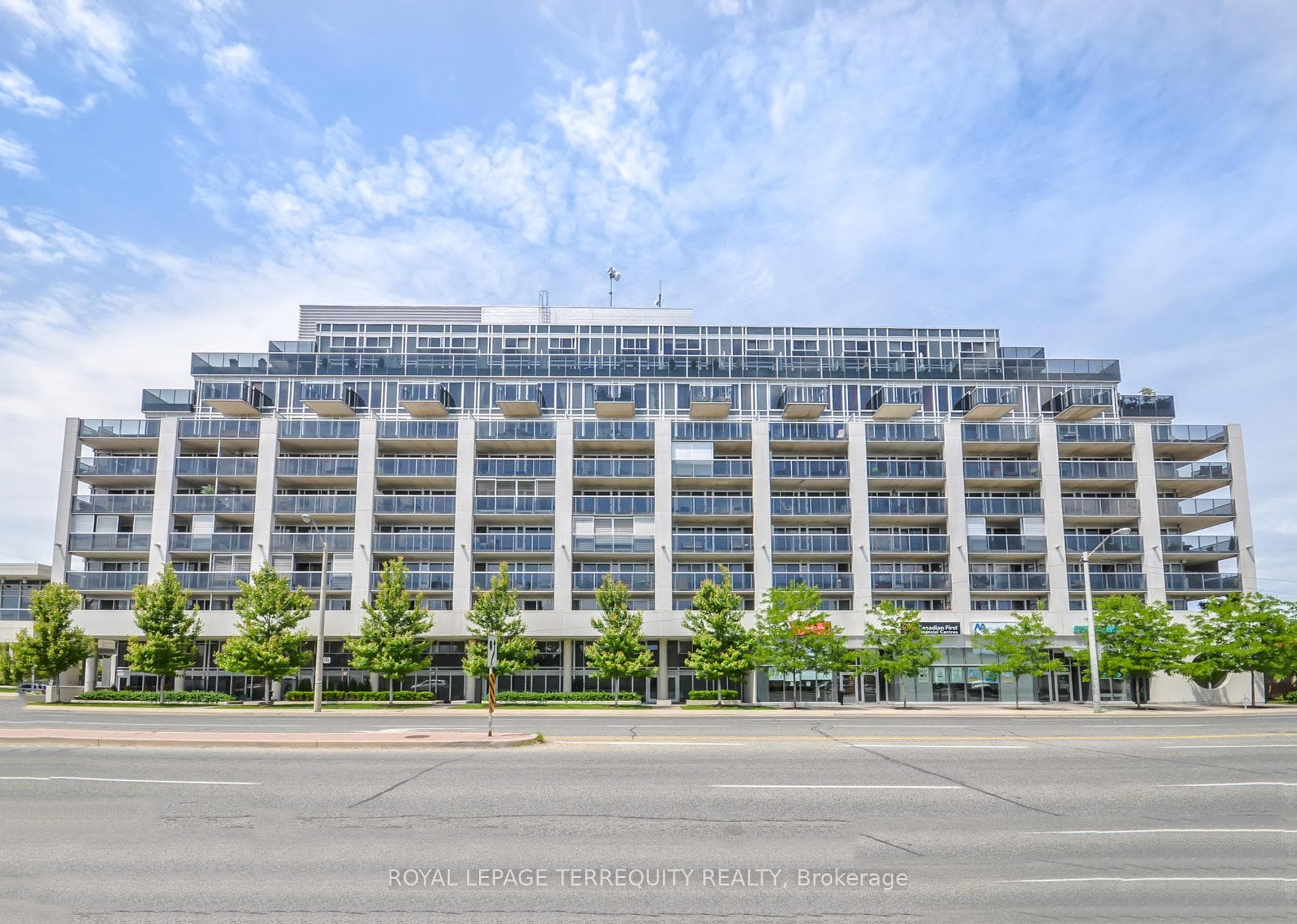 1040 The Queensway N/A Unit 705 photo 2