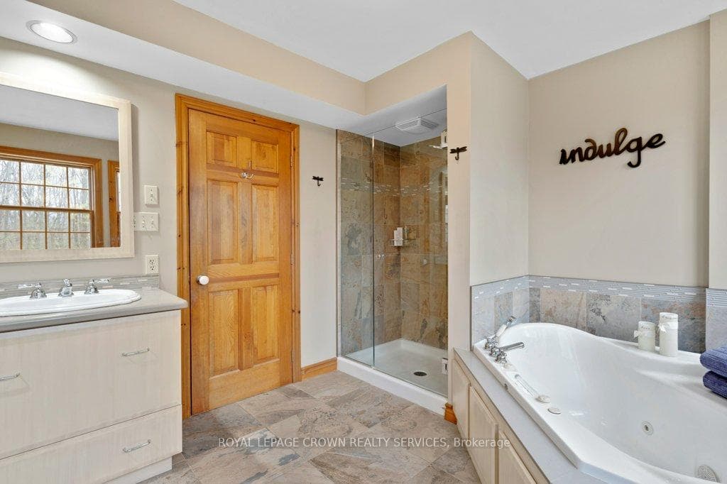 2 Hughson Lane photo 35