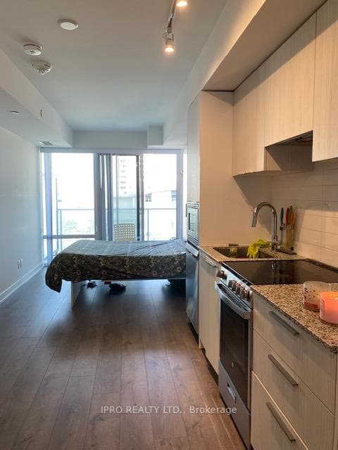 501 Yonge Street Unit 1506 photo 12