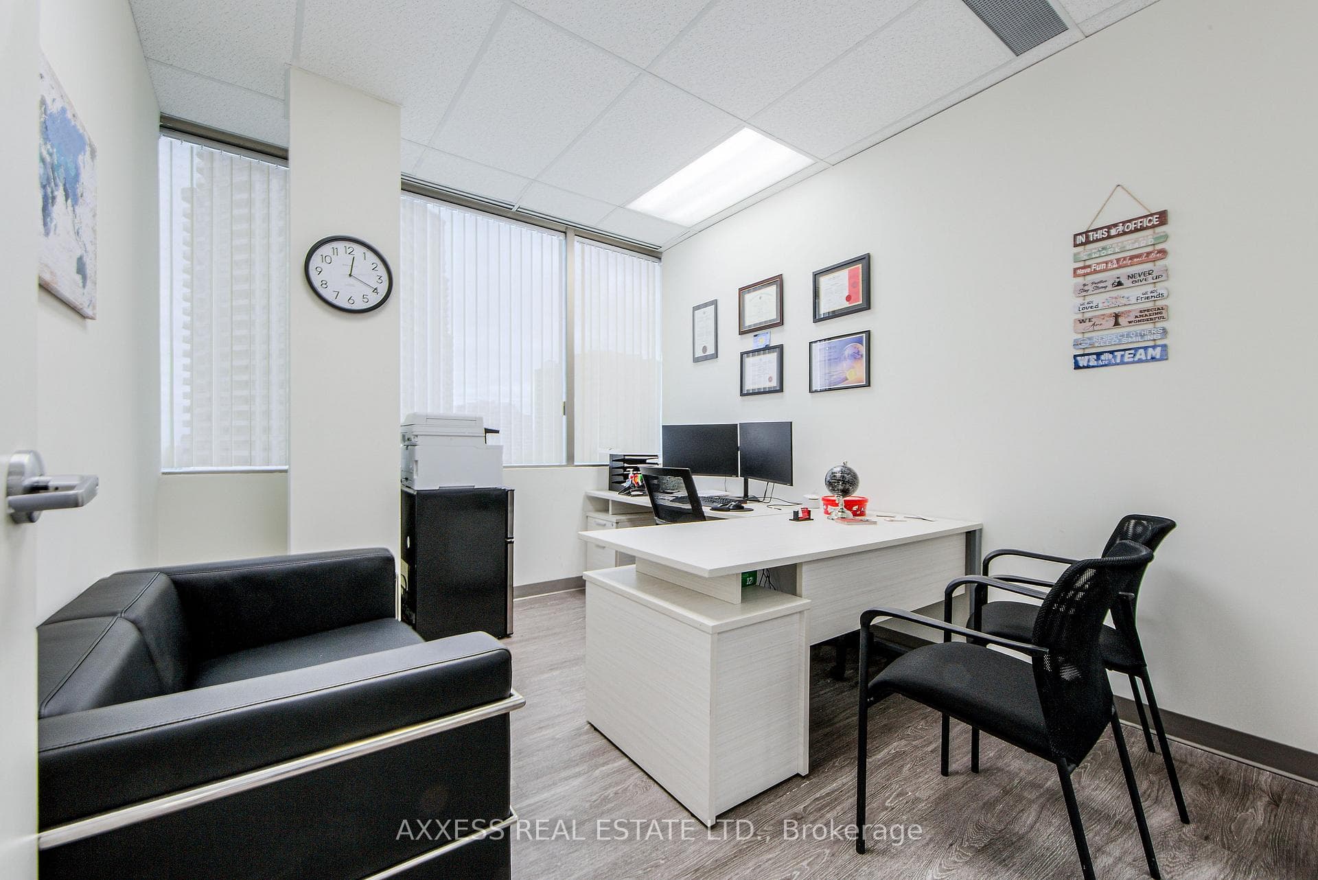 30 Eglinton Avenue Unit 400 photo 12