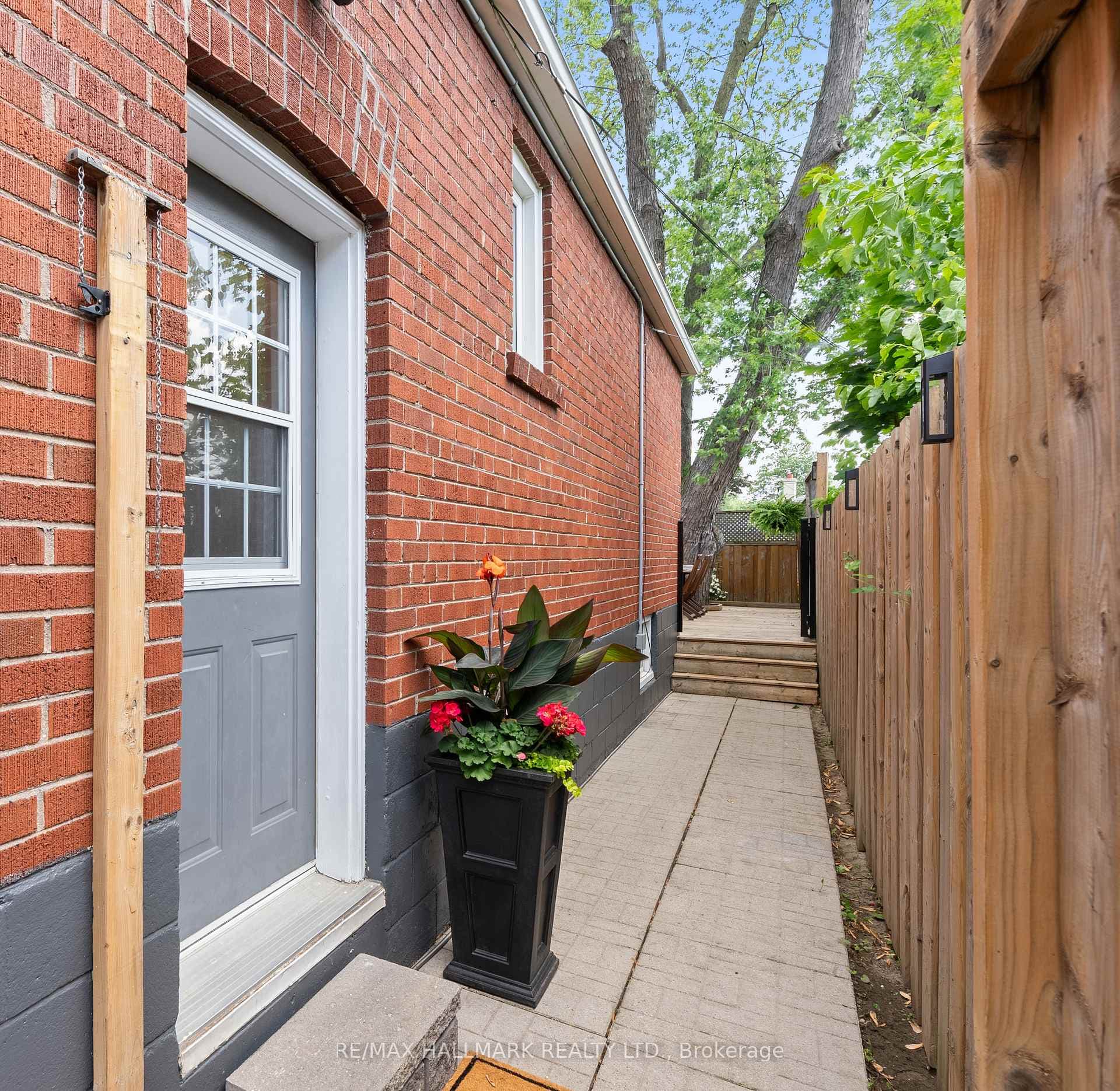 Side Entrance into 3 bed bsmt Unit