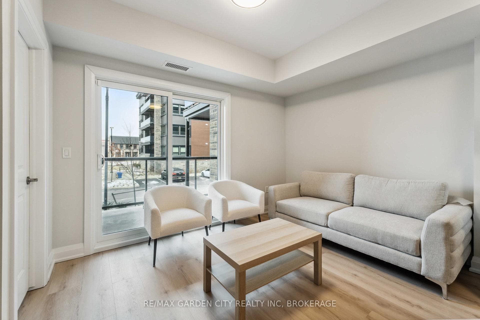 118 SUMMERSIDES Boulevard Unit 116 photo 23