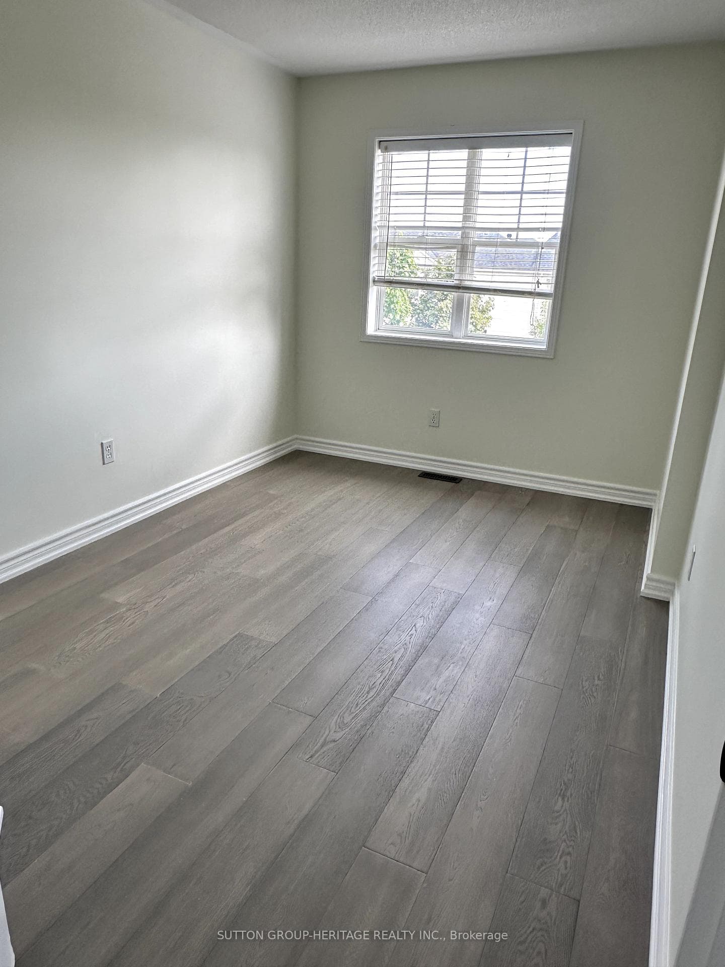 5535 Lawrence Avenue photo 13
