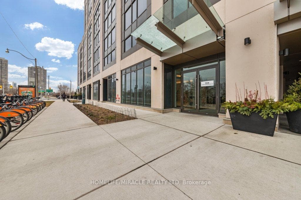 1928 Lake Shore Boulevard Unit 3711 photo 1
