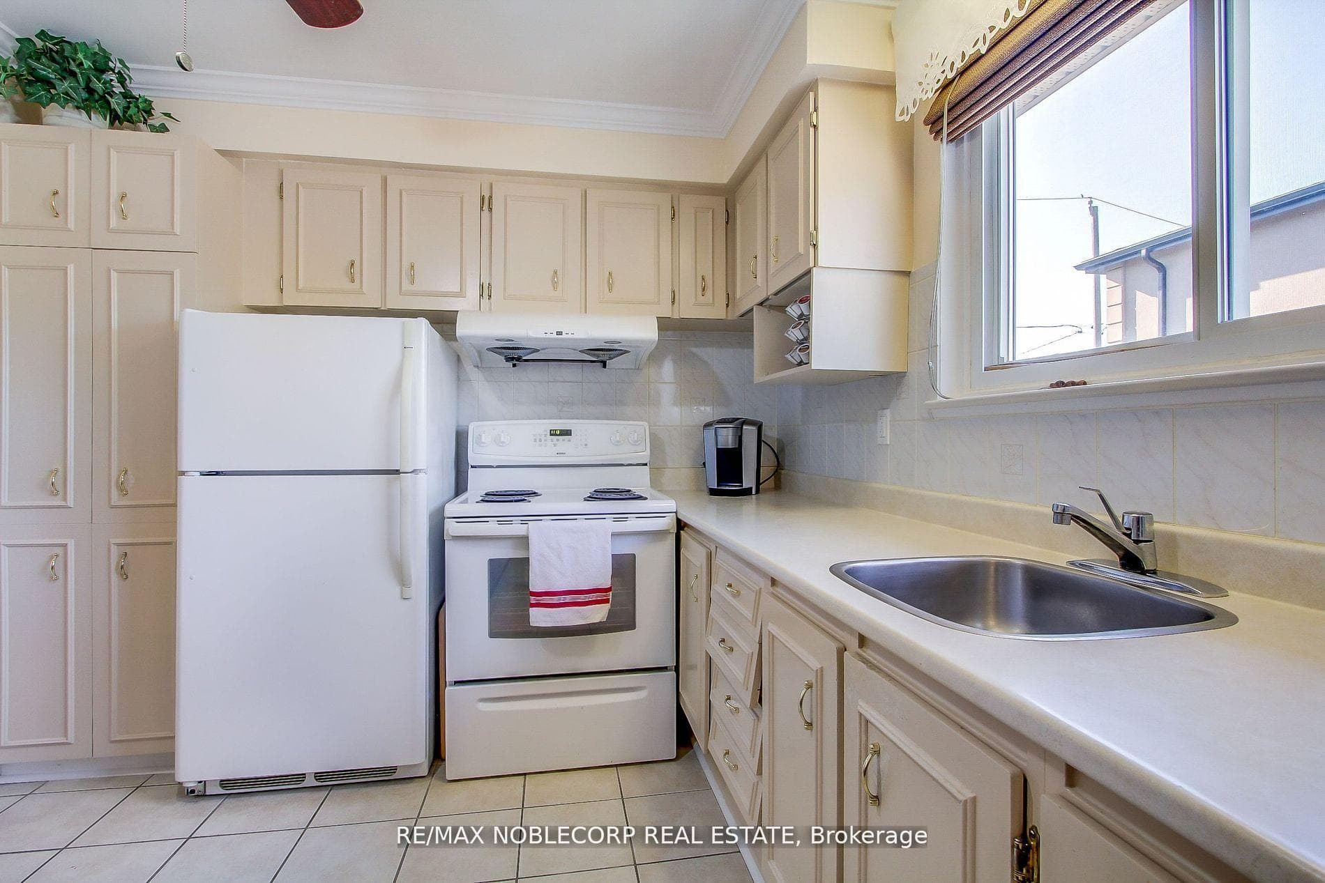 22 Bimini Crescent photo 16