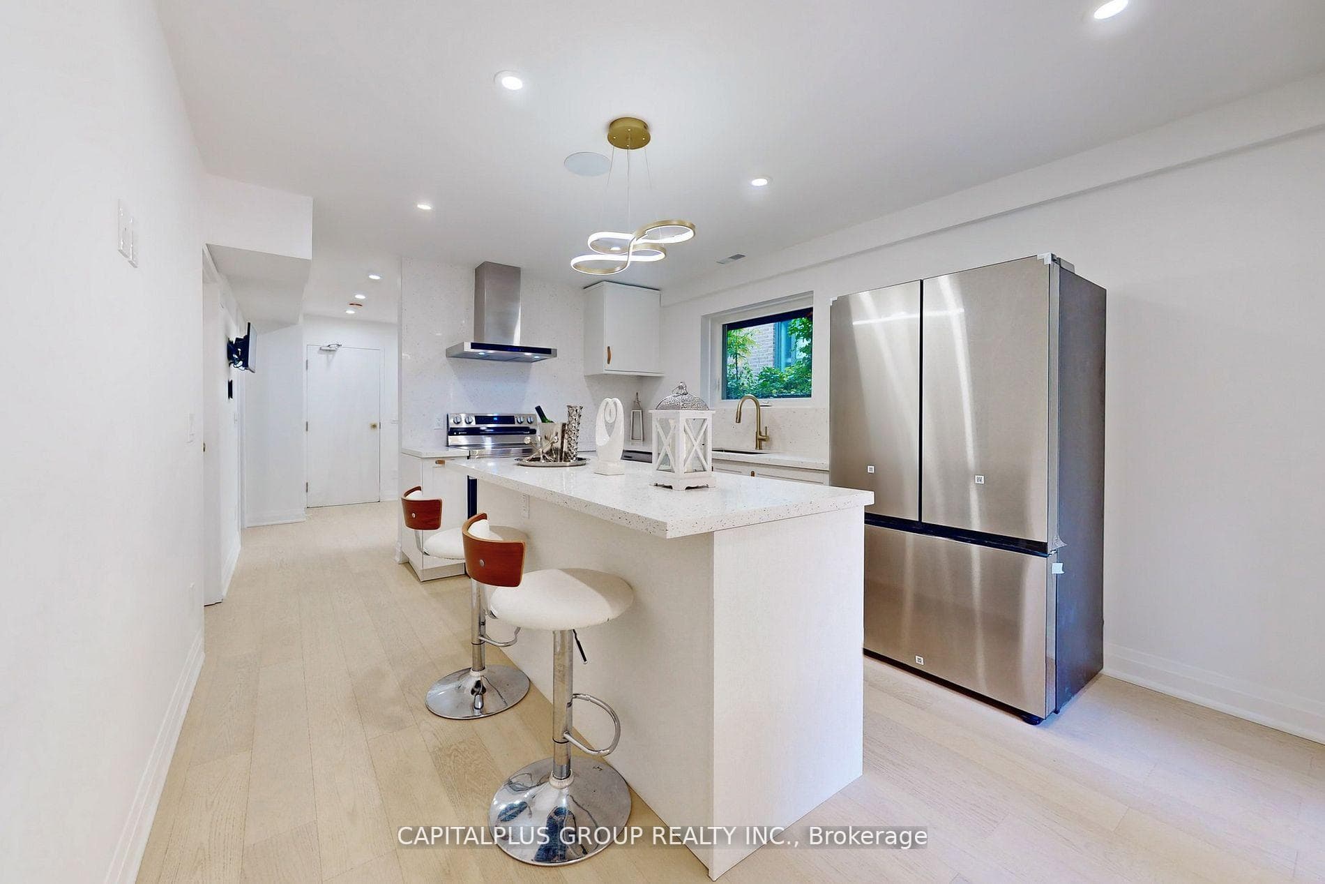 105 Angus Drive photo 9