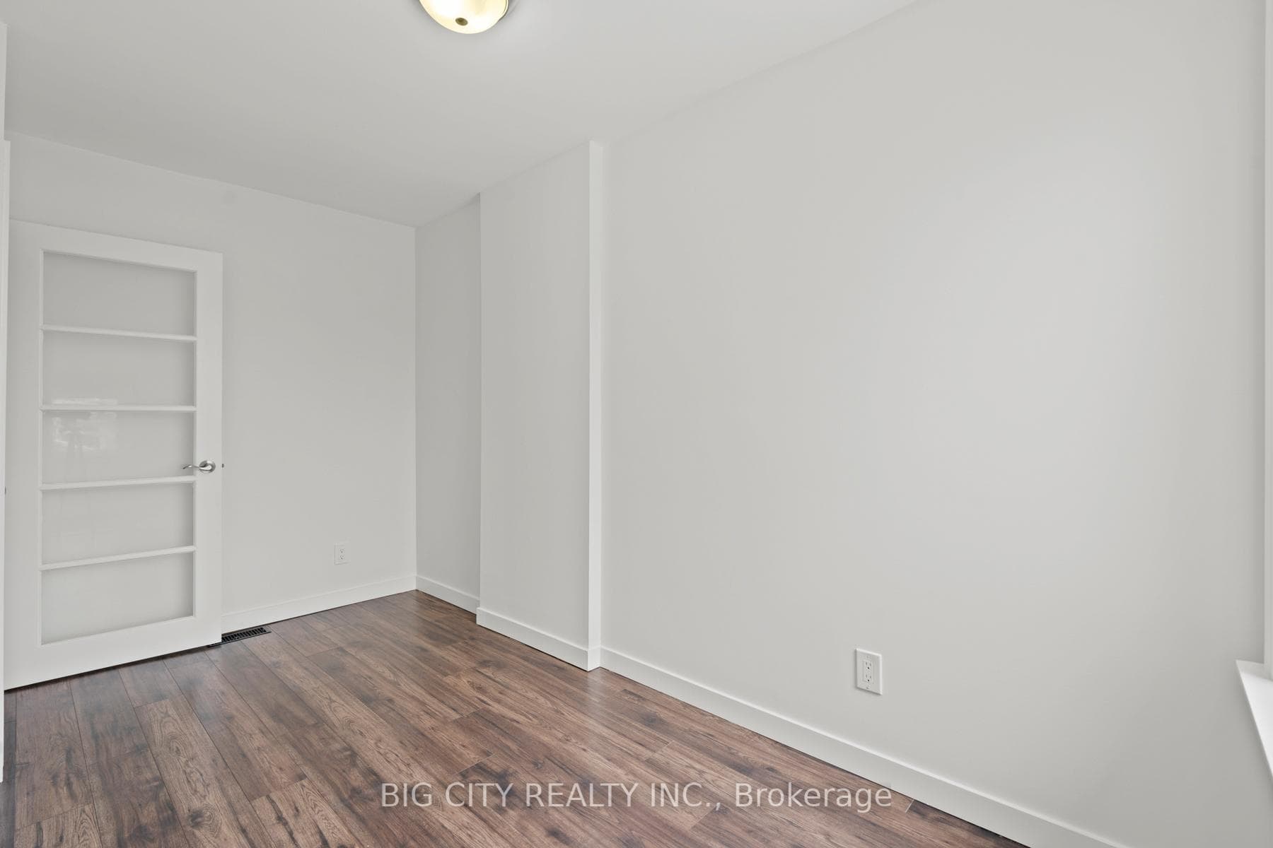 861A Dovercourt Road Unit Upper photo 22