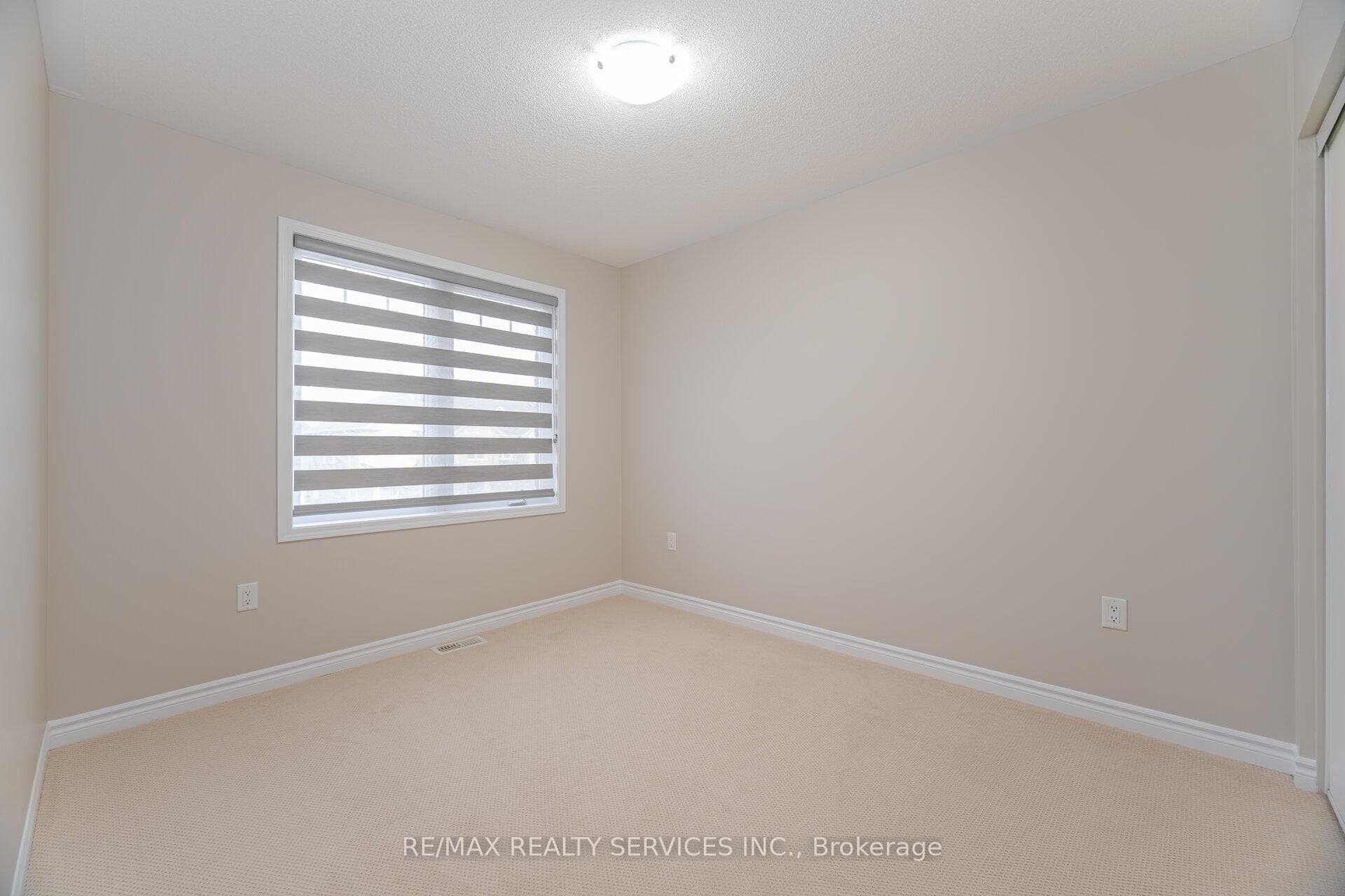 74 Phyllis Drive photo 32