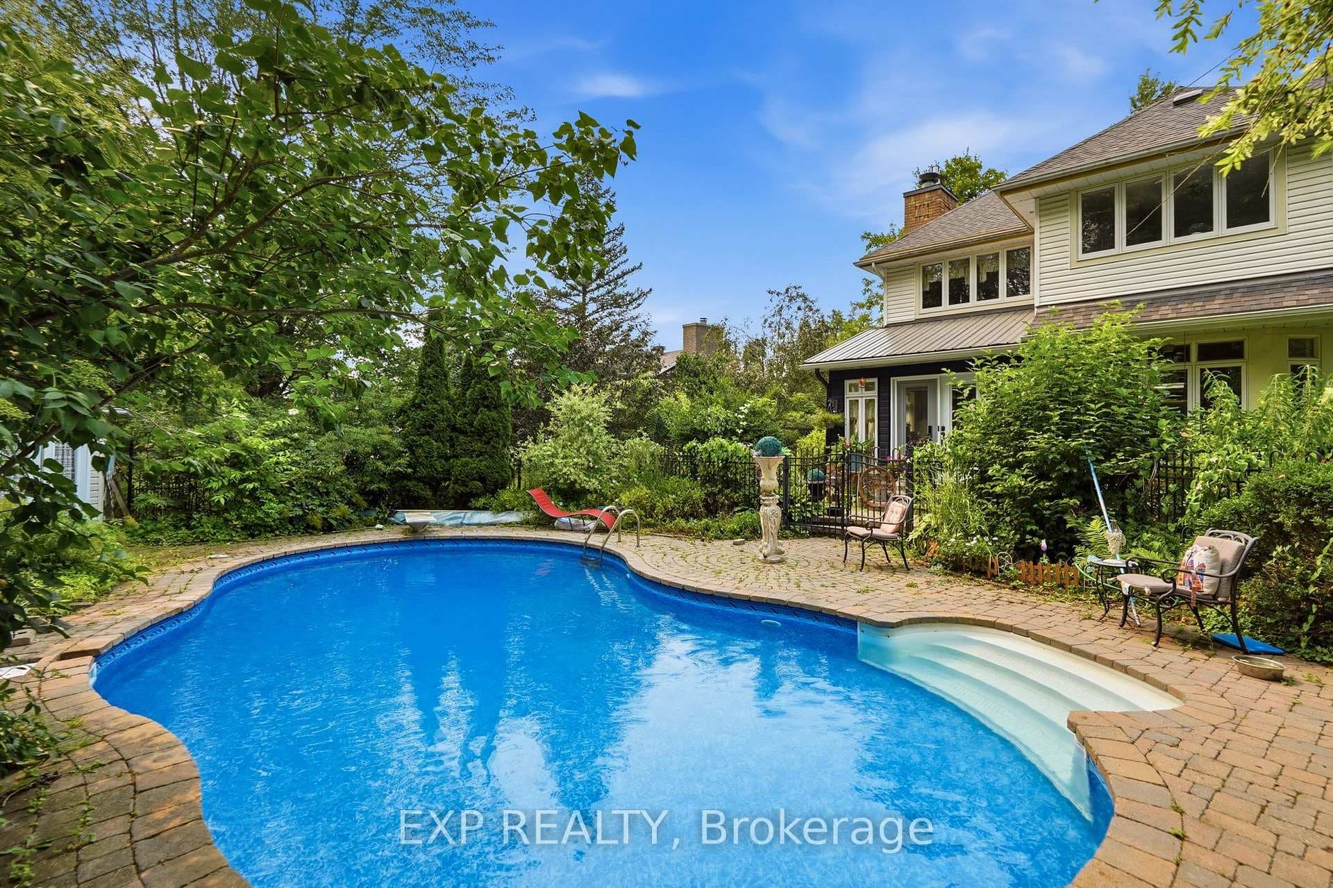 1259 RANDBORO Crescent photo 43