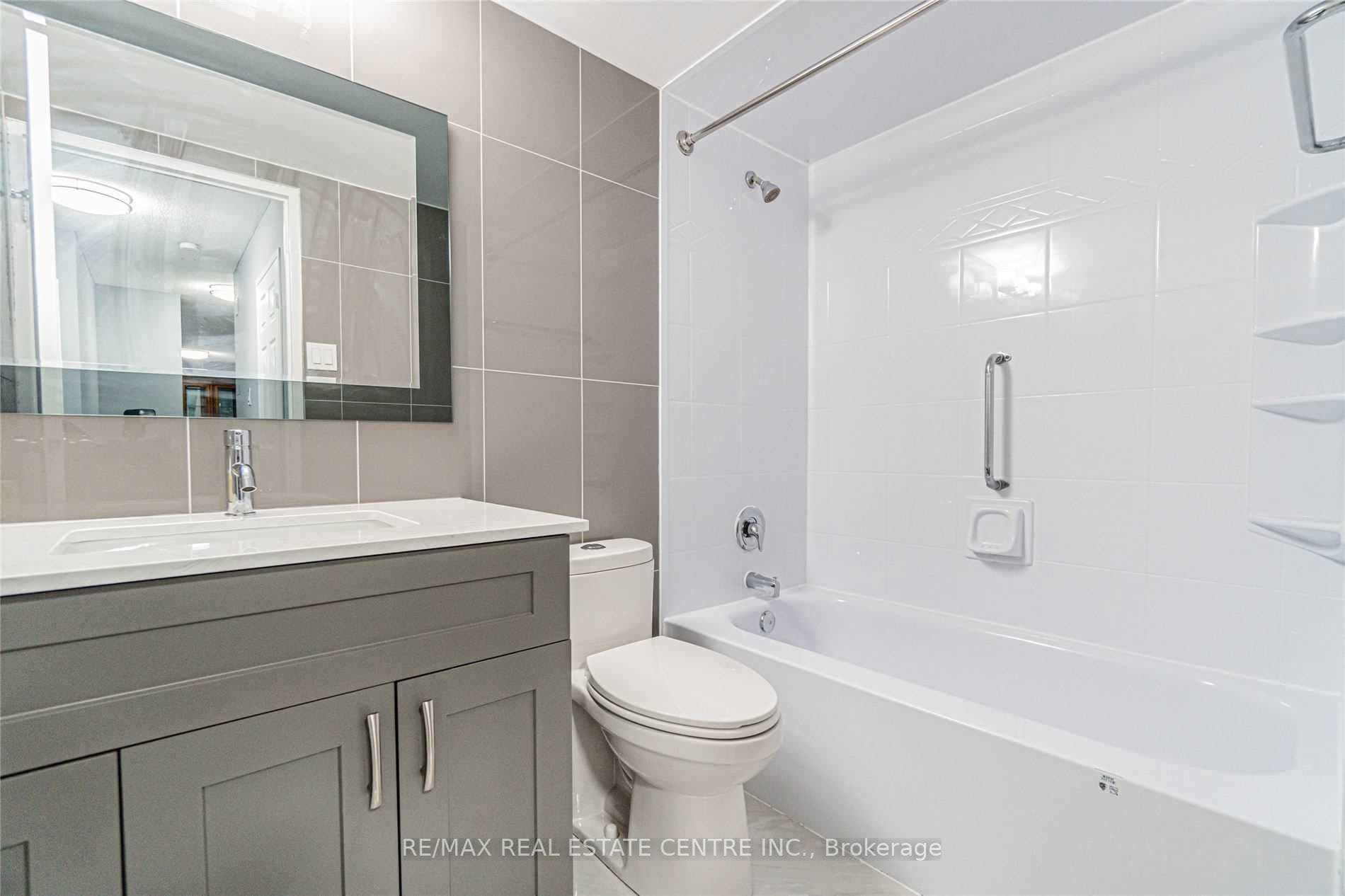 4 Kings Cross Road Unit 906 photo 15