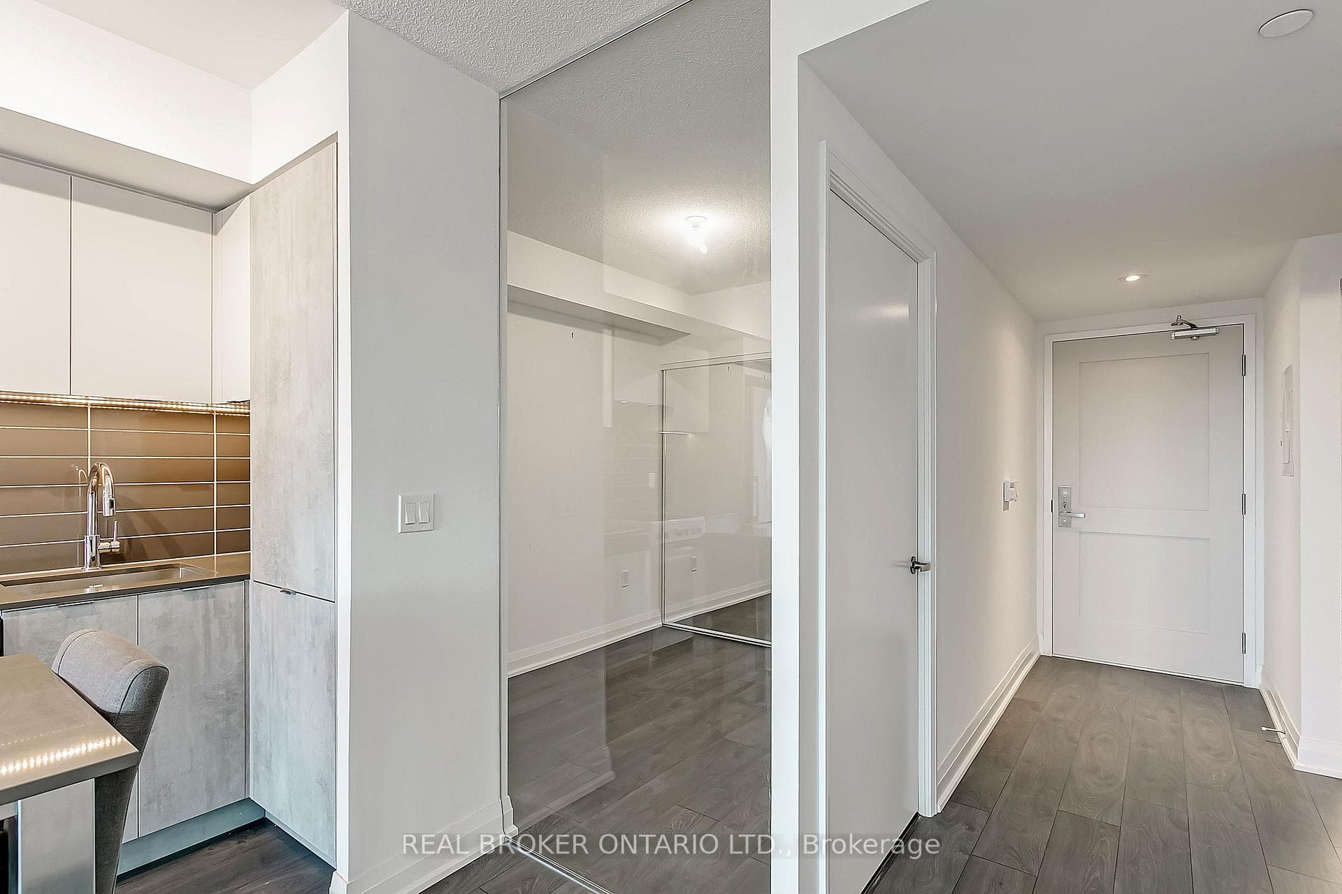 26 Gibbs Road Unit 832 photo 13