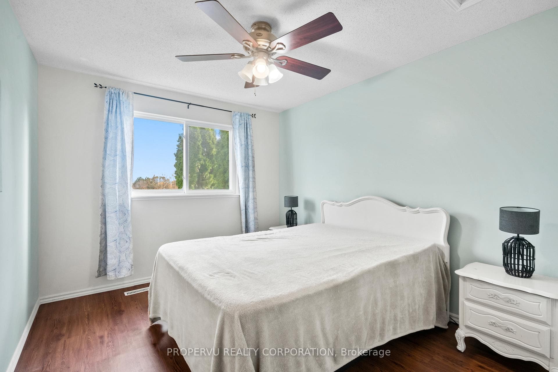 607 Gibney Crescent photo 15