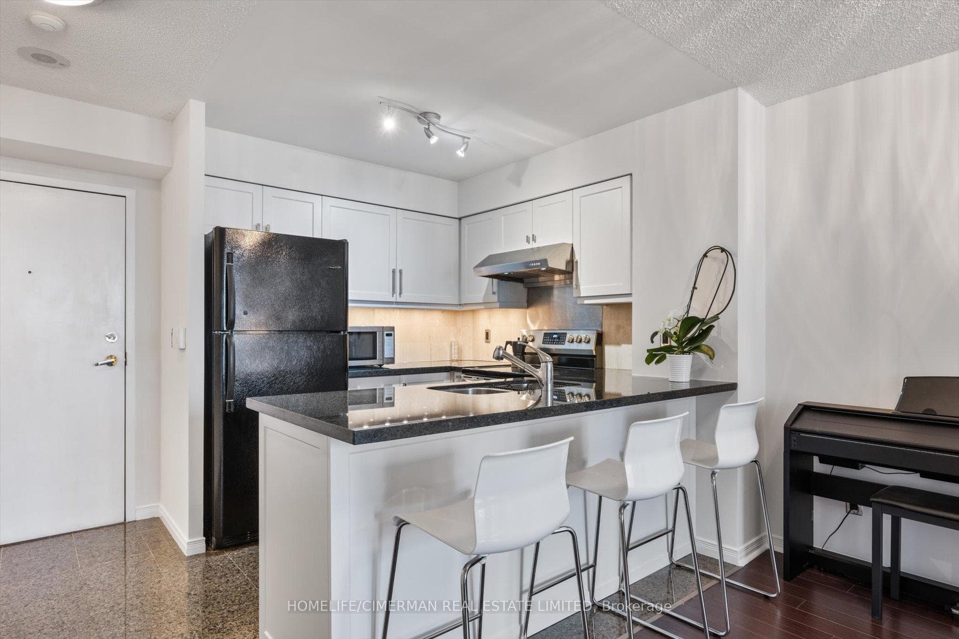 55 Harrison Garden Boulevard Unit 903 photo 3