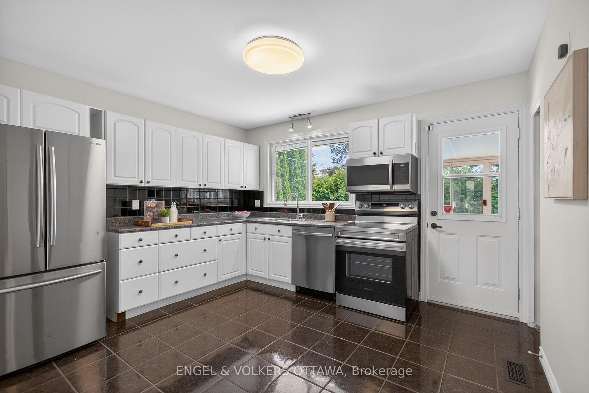 1862 Sharel Drive photo 12