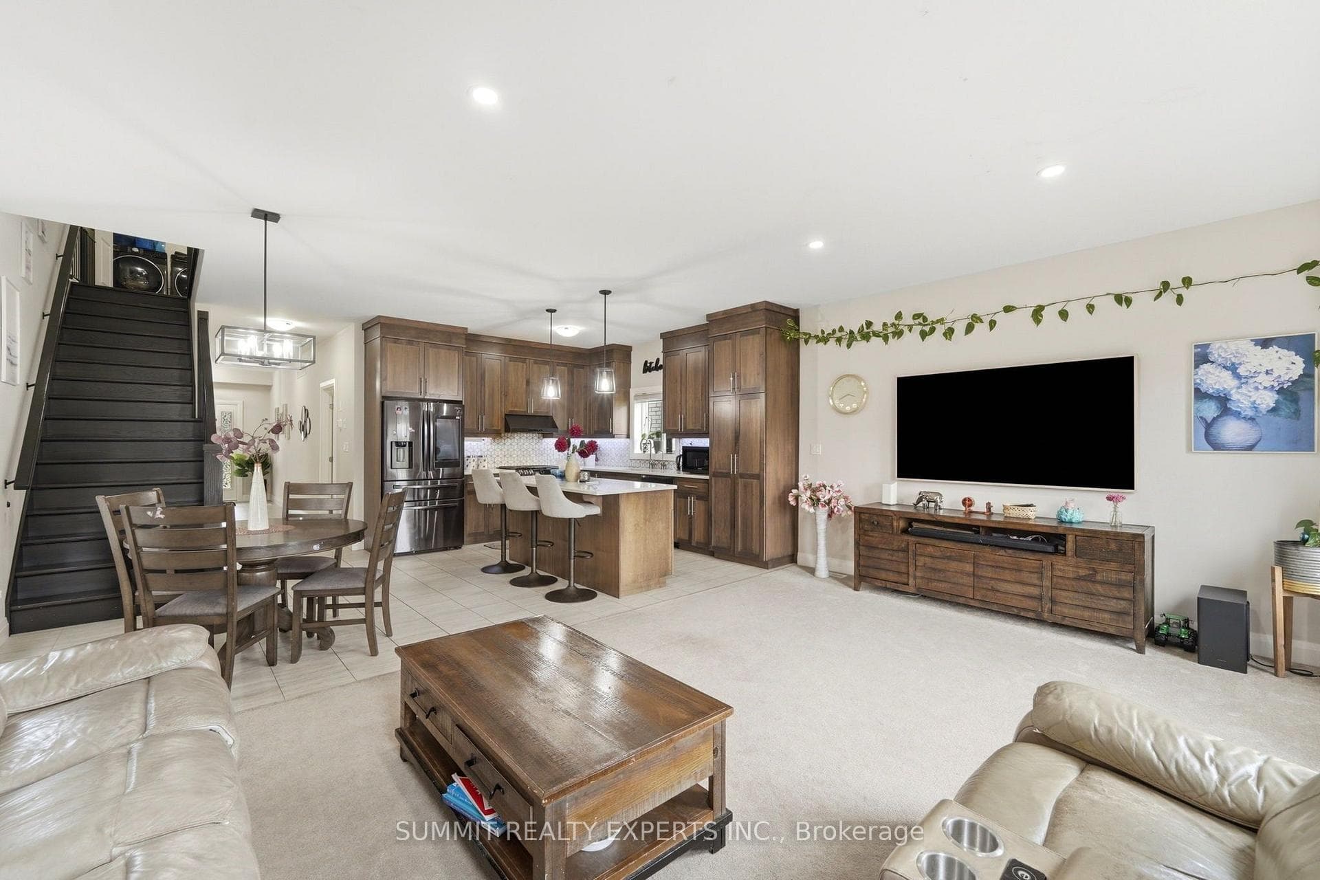 935 Chapel Hill Court photo 4