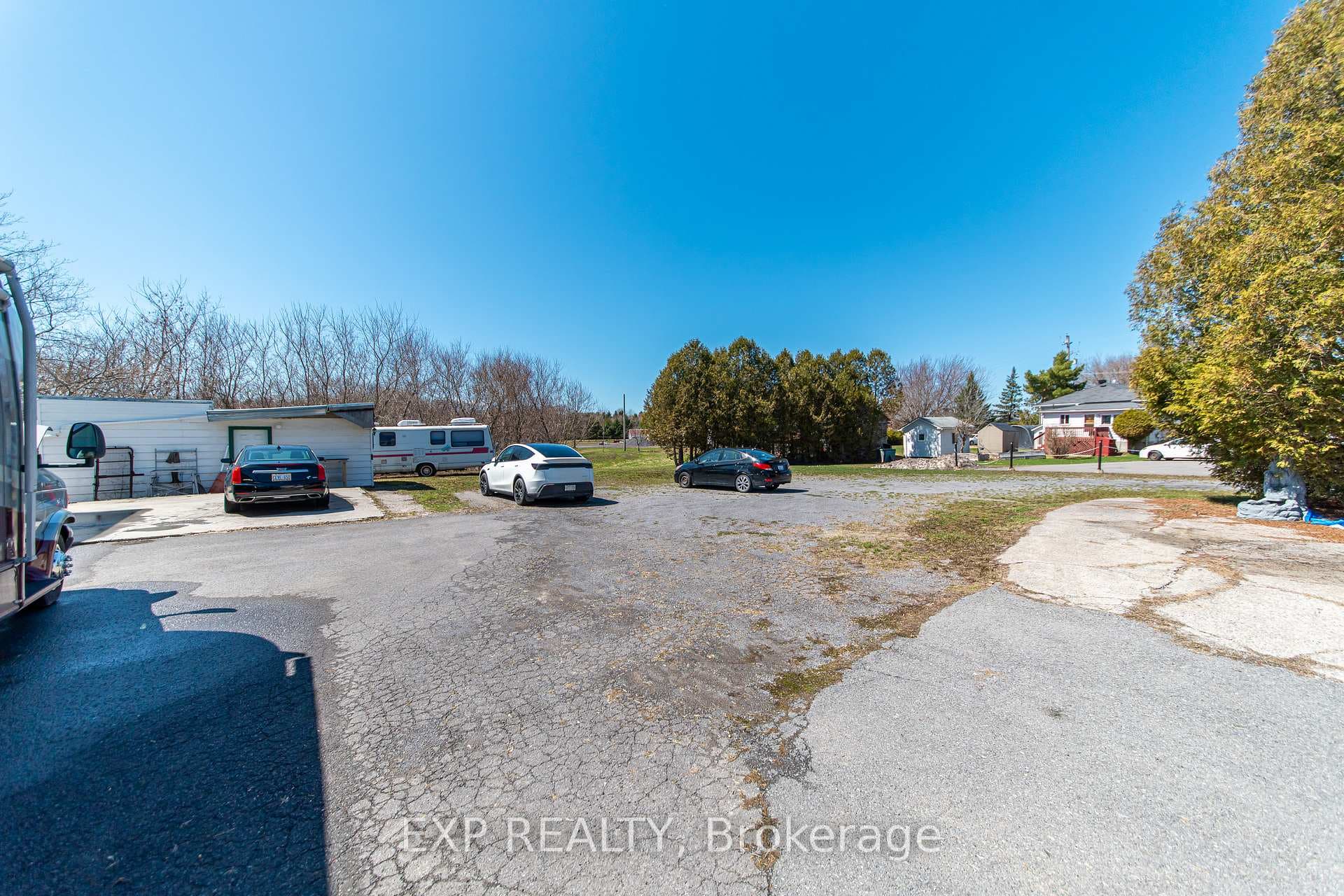 4612 Ste Catherine Street photo 28