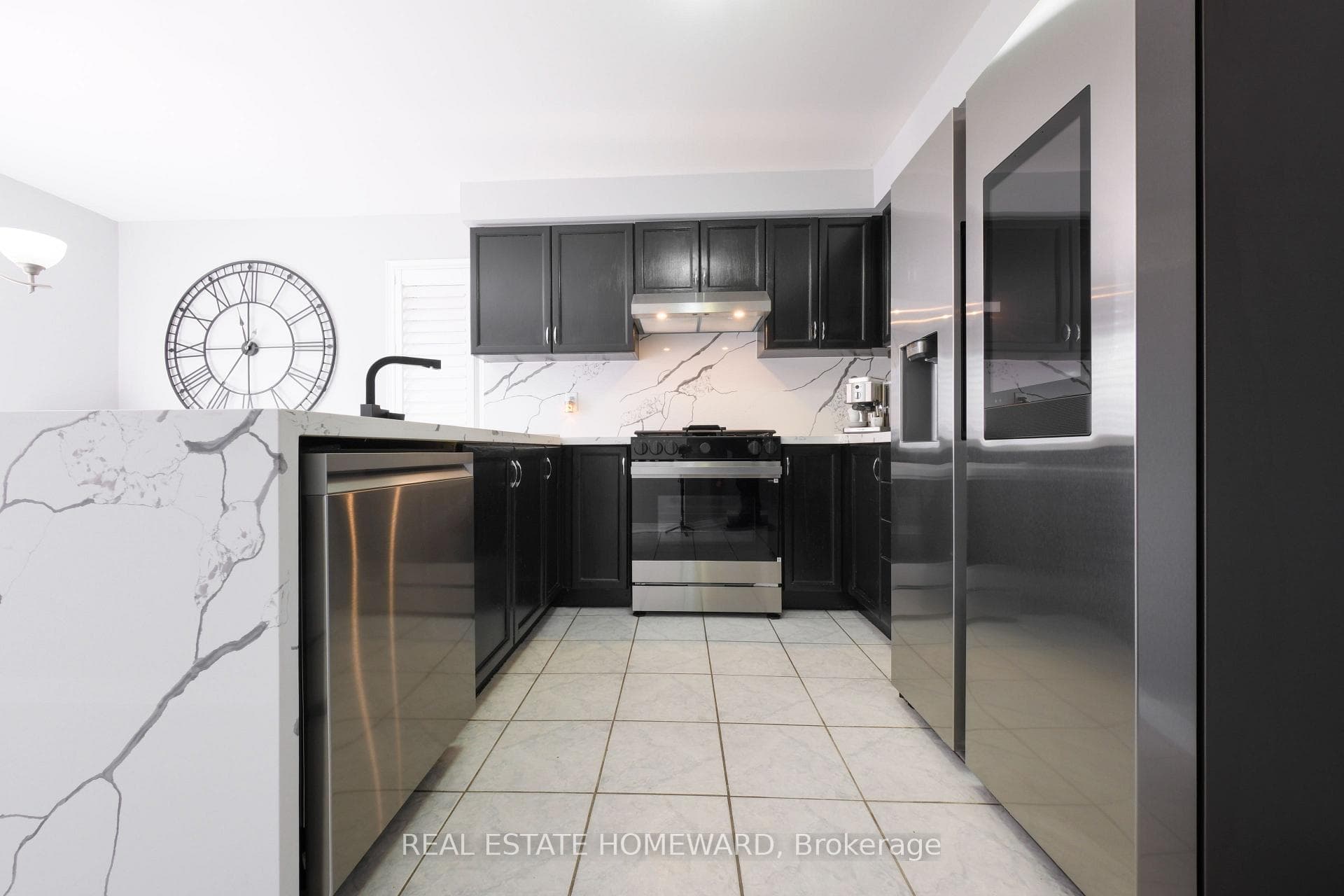 1283 Vincent Crescent photo 12