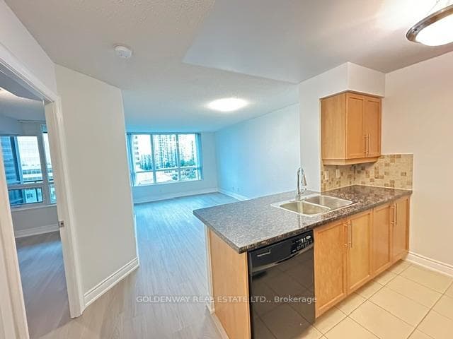 25 Greenview Avenue Unit 823 photo 1