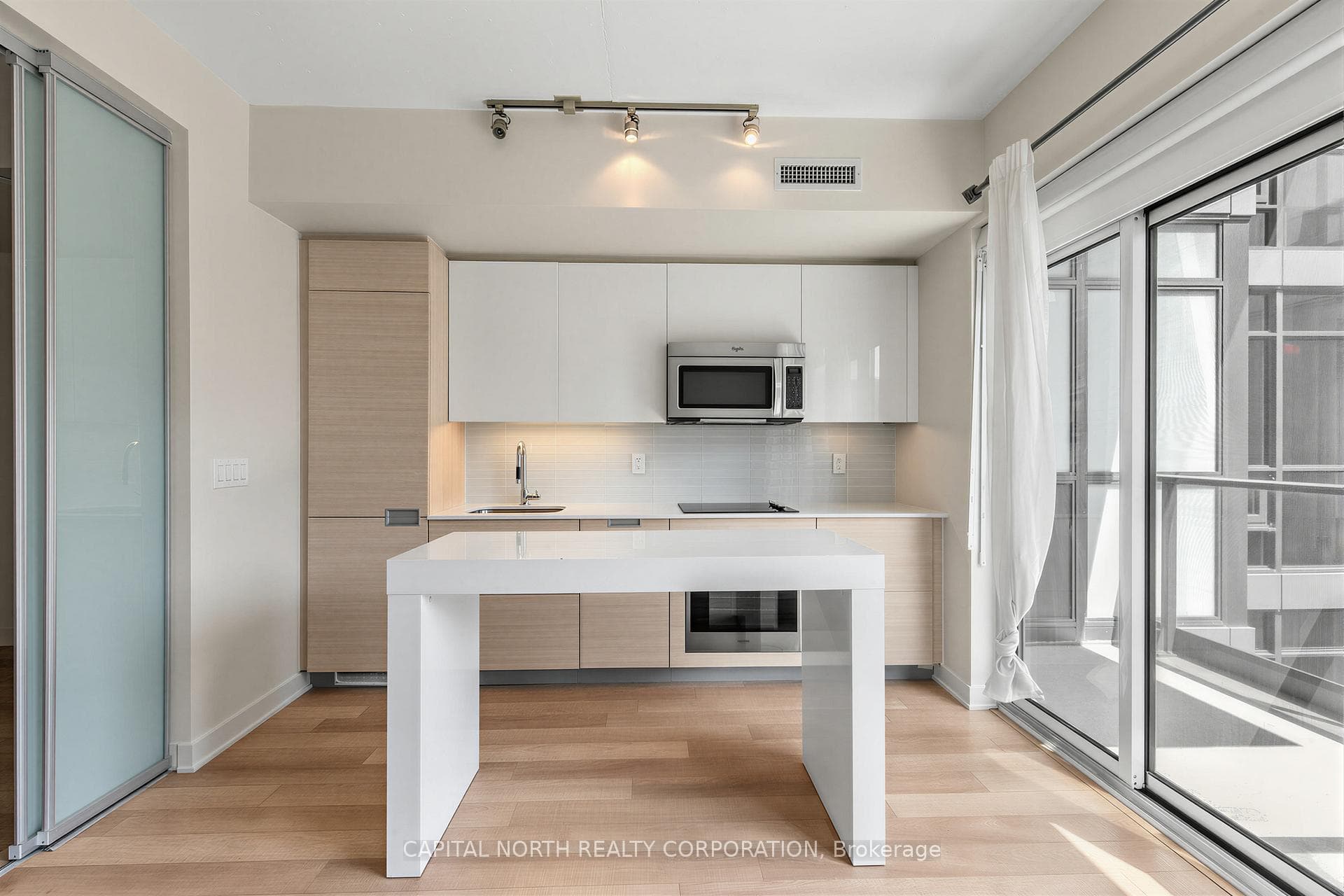 210 Simcoe Street Unit 1502 photo 5
