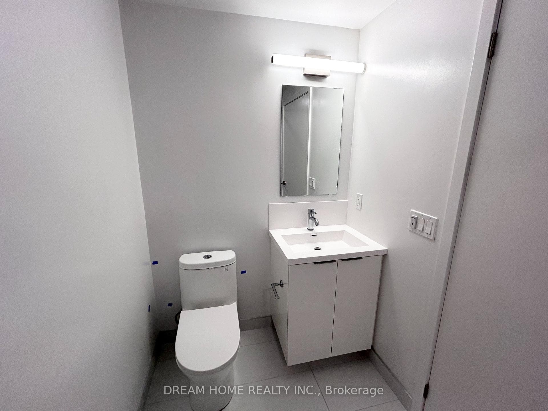 230 Simcoe Street Unit 2415 photo 7