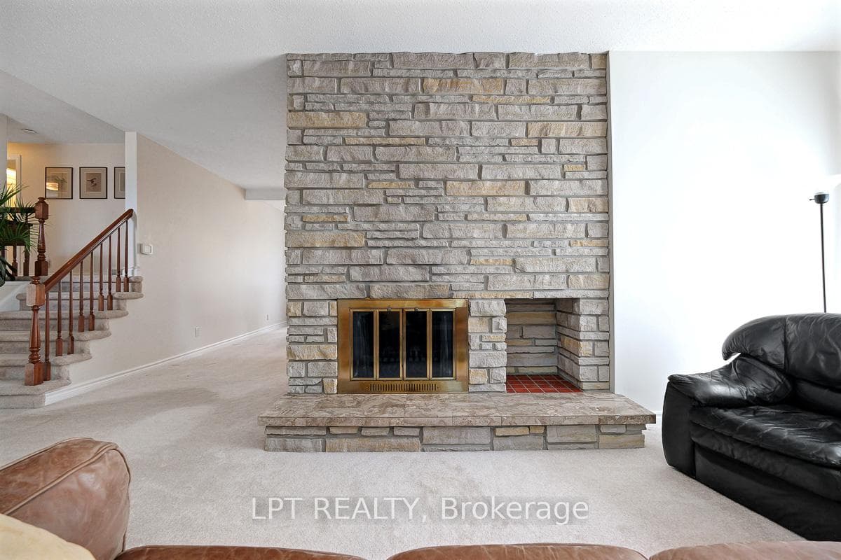 1772 Dunkirk Crescent photo 10