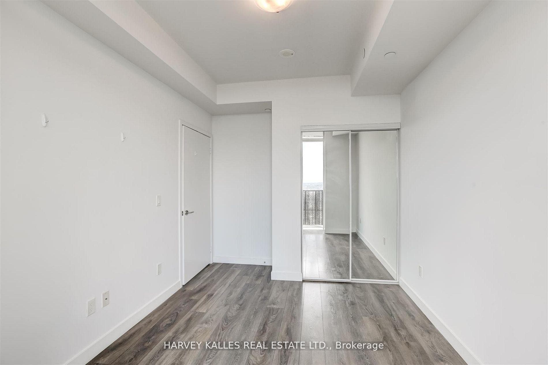 8 Eglinton Avenue Unit 5209 photo 30