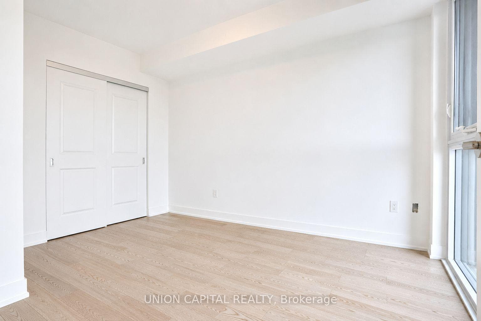 1063 Douglas McCurdy Common Unit 1104 photo 7