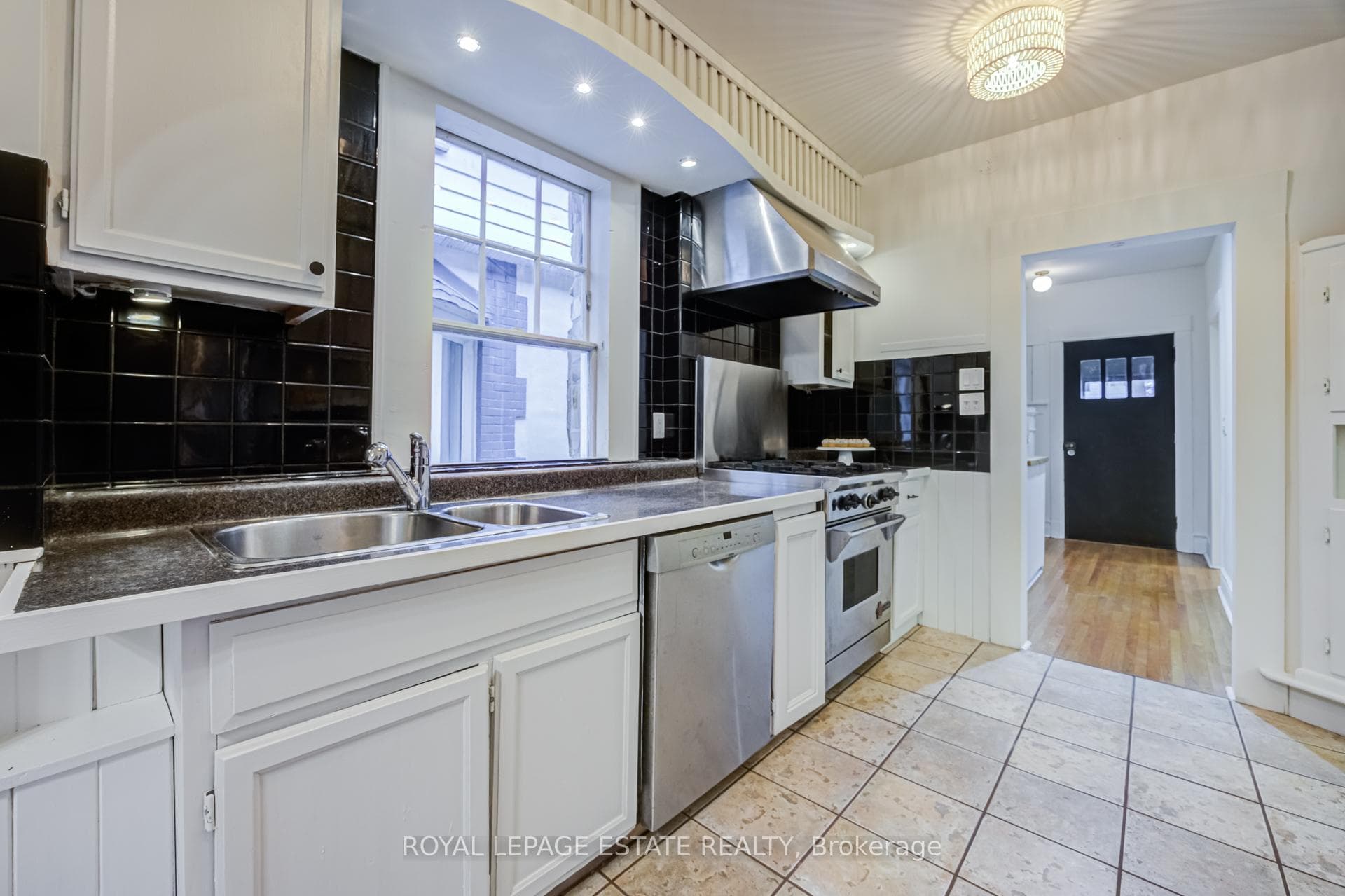 38 Queensbury Avenue photo 14