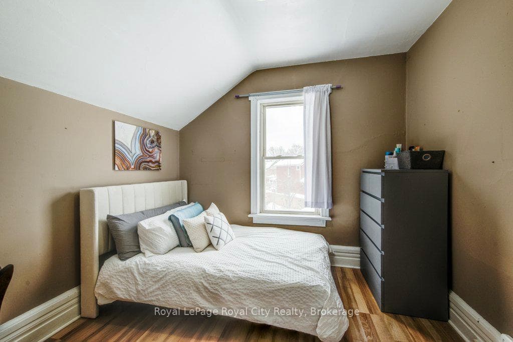 132 Neeve Street photo 22