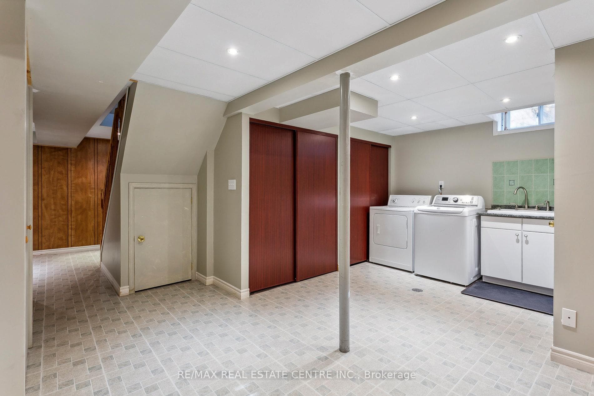 526 Karen Park Crescent photo 35