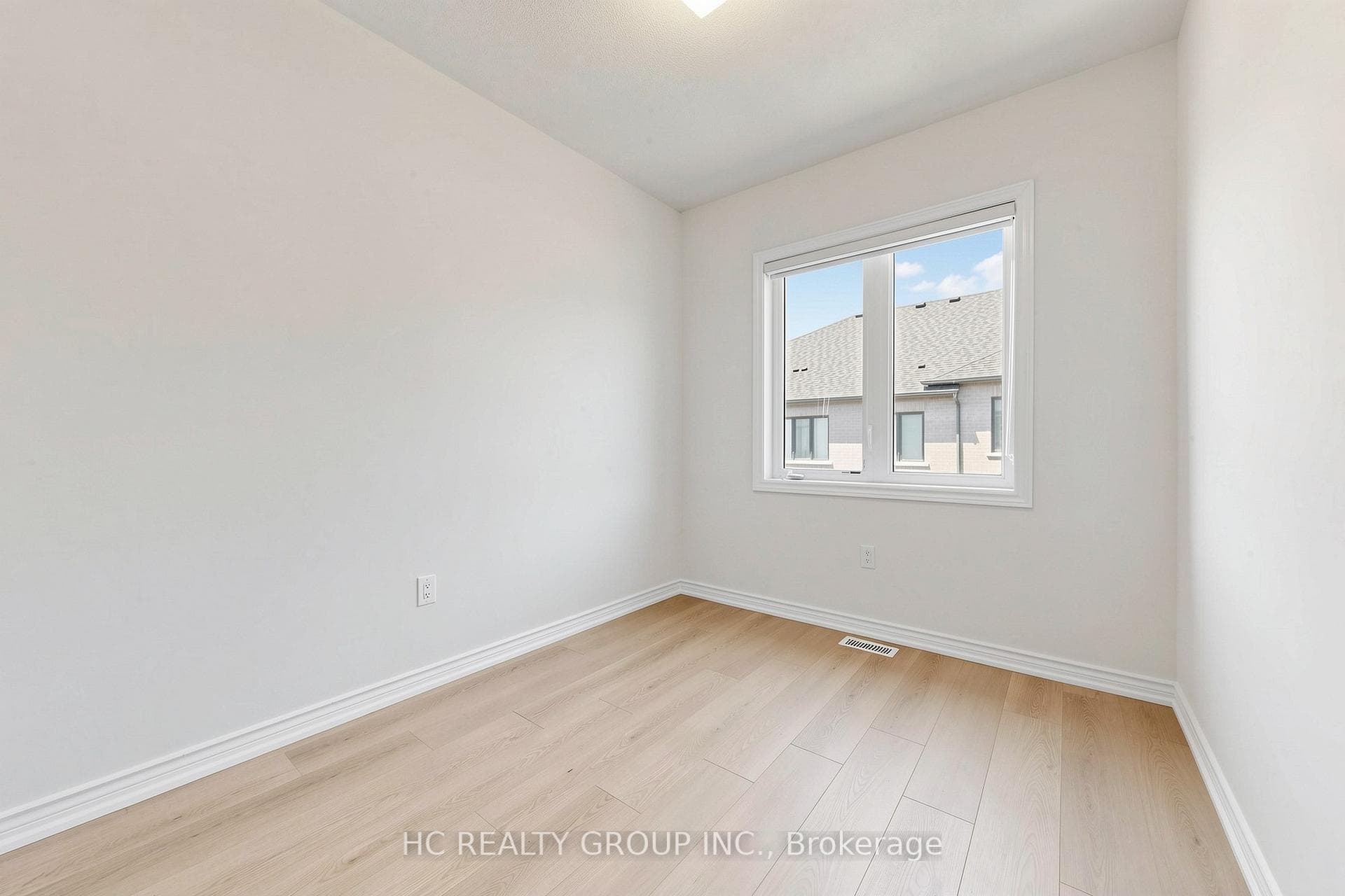 8 Hewison Avenue photo 20