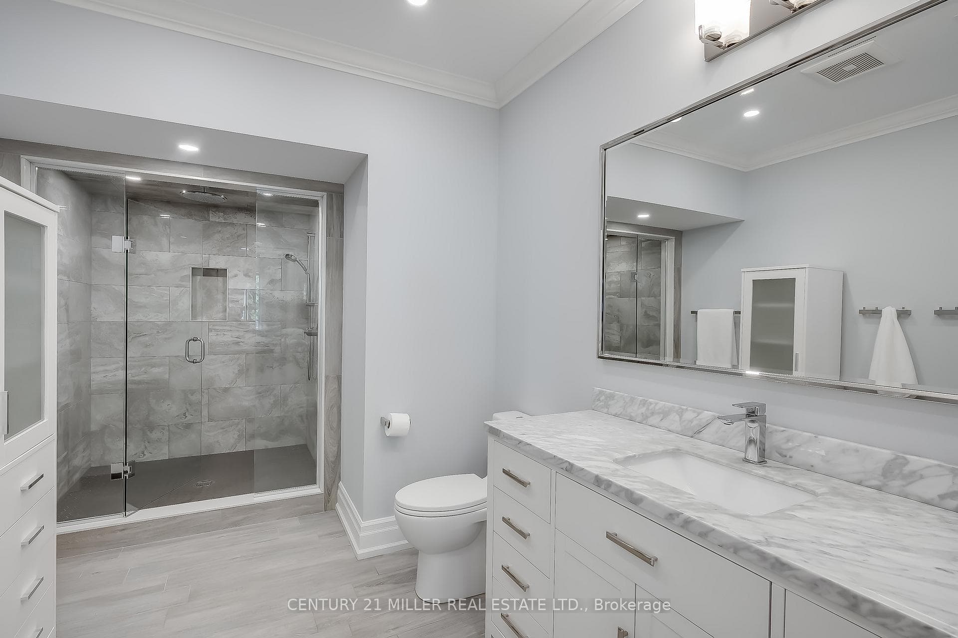3145 Saddleworth Crescent photo 37