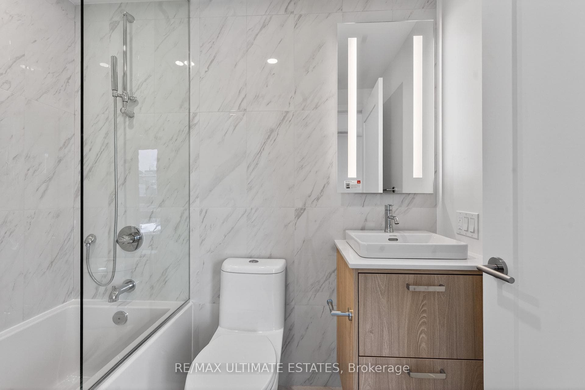 115 Denison Avenue Unit 913 photo 20
