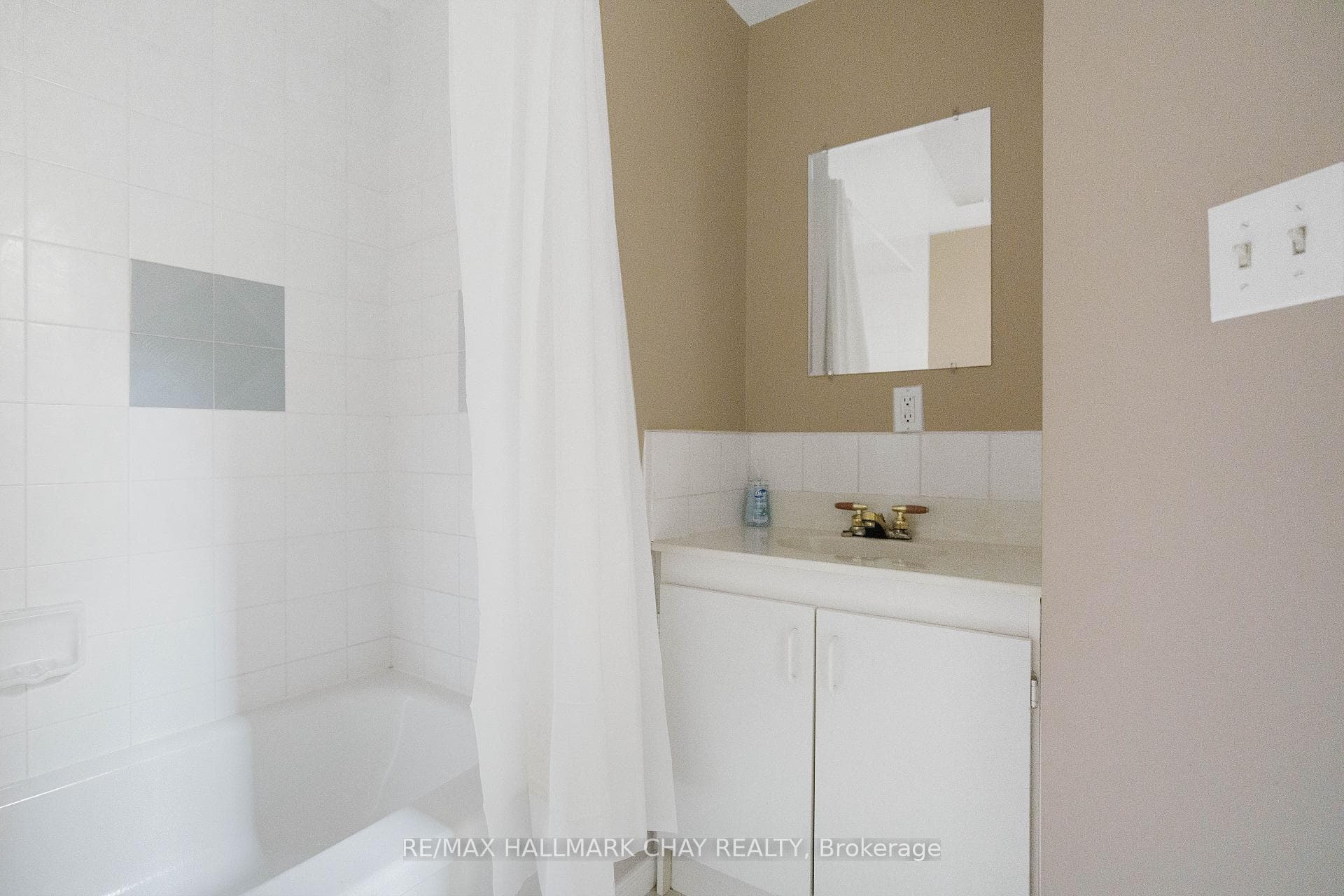 21 Tomlin Court photo 24