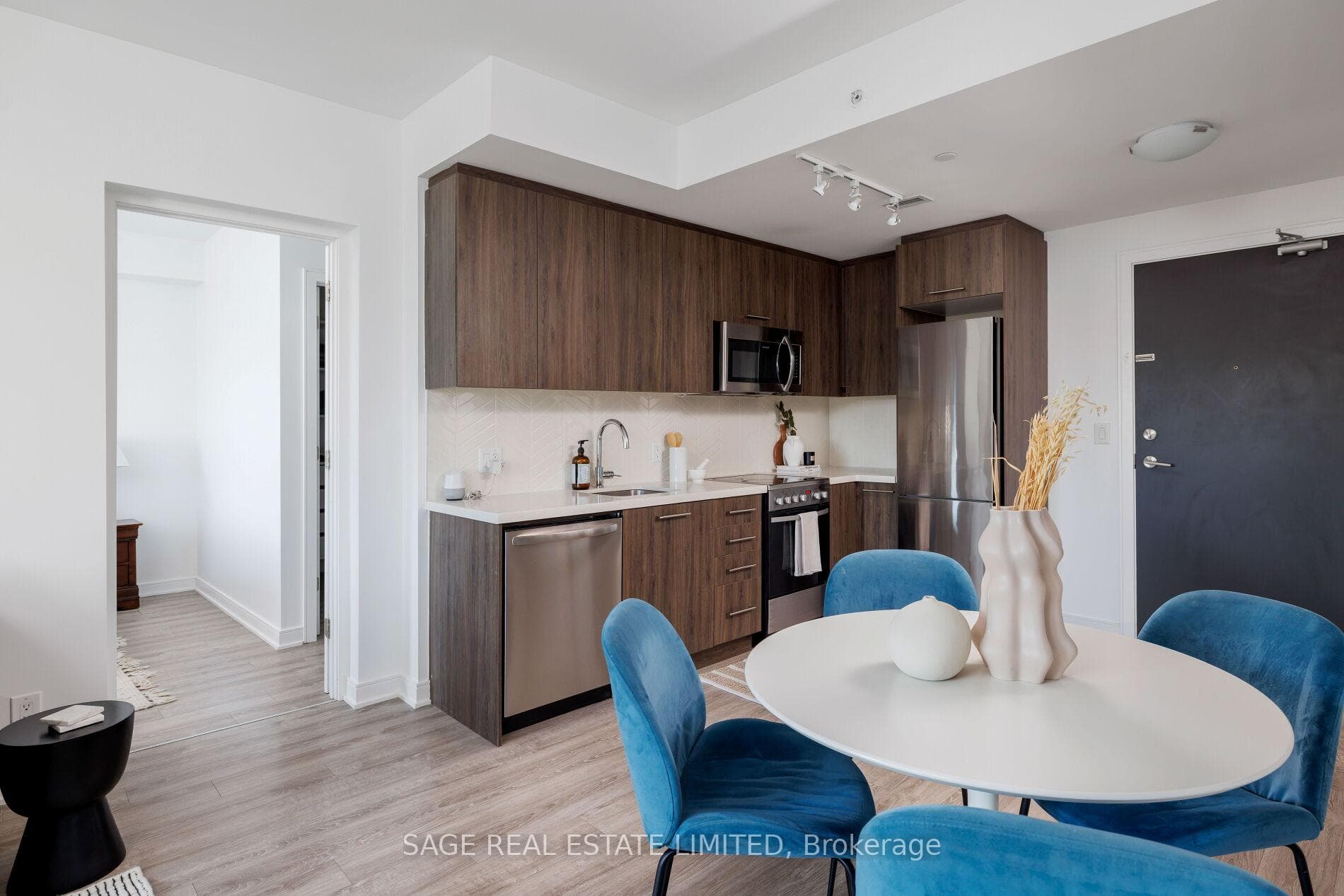 1 Neighbourhood Lane Unit 408 photo 7
