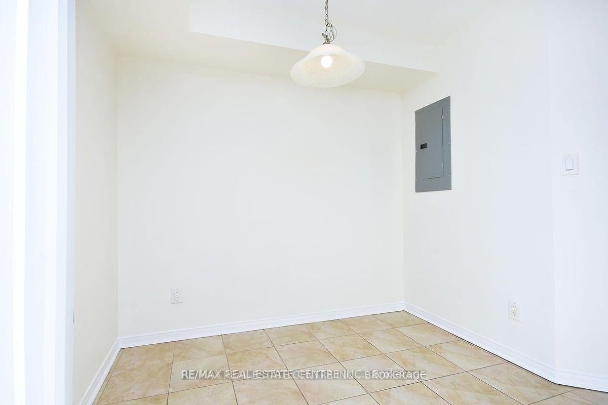5605 Oscar Peterson Boulevard Unit 4 photo 20