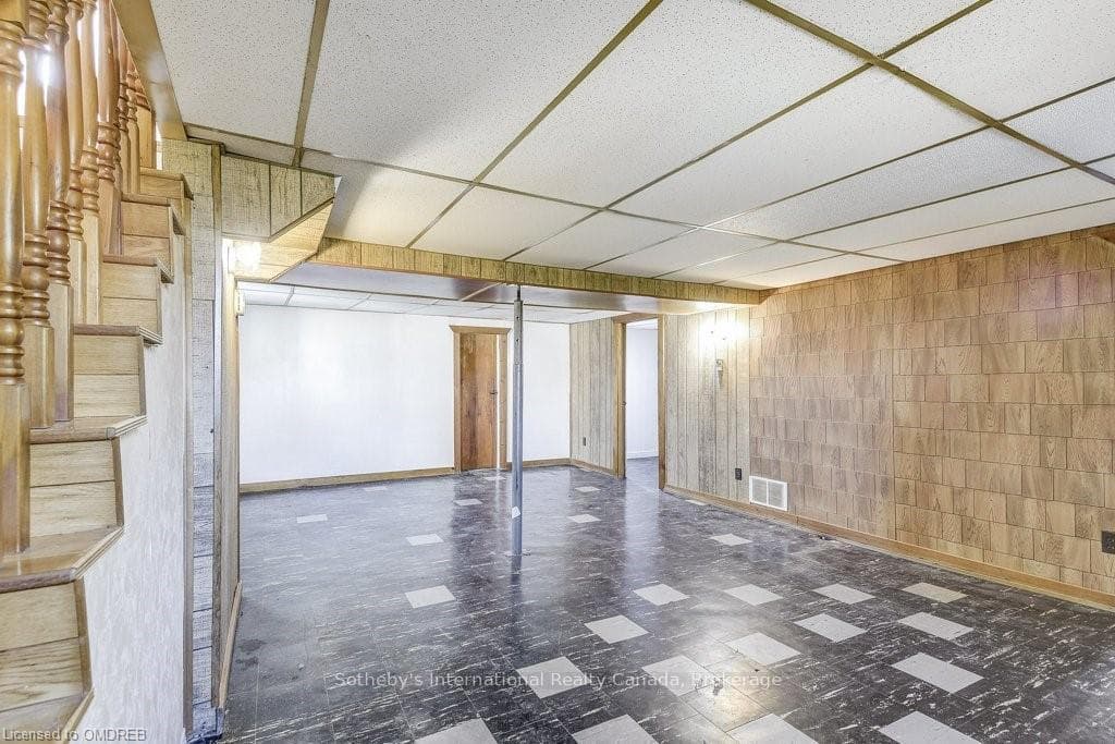 5688 SHERKSTON Road photo 19