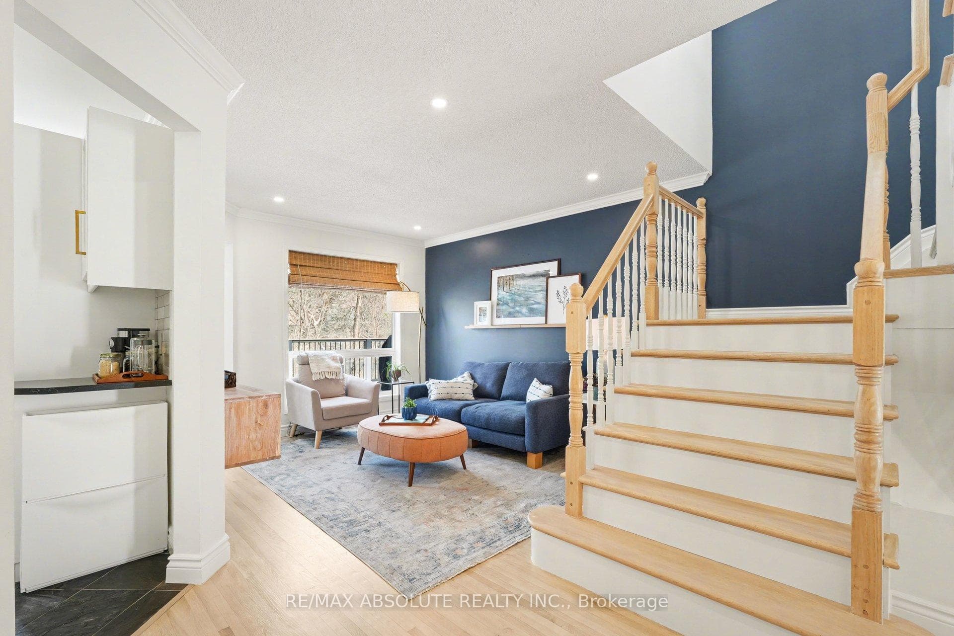23 Riverbank Court photo 4