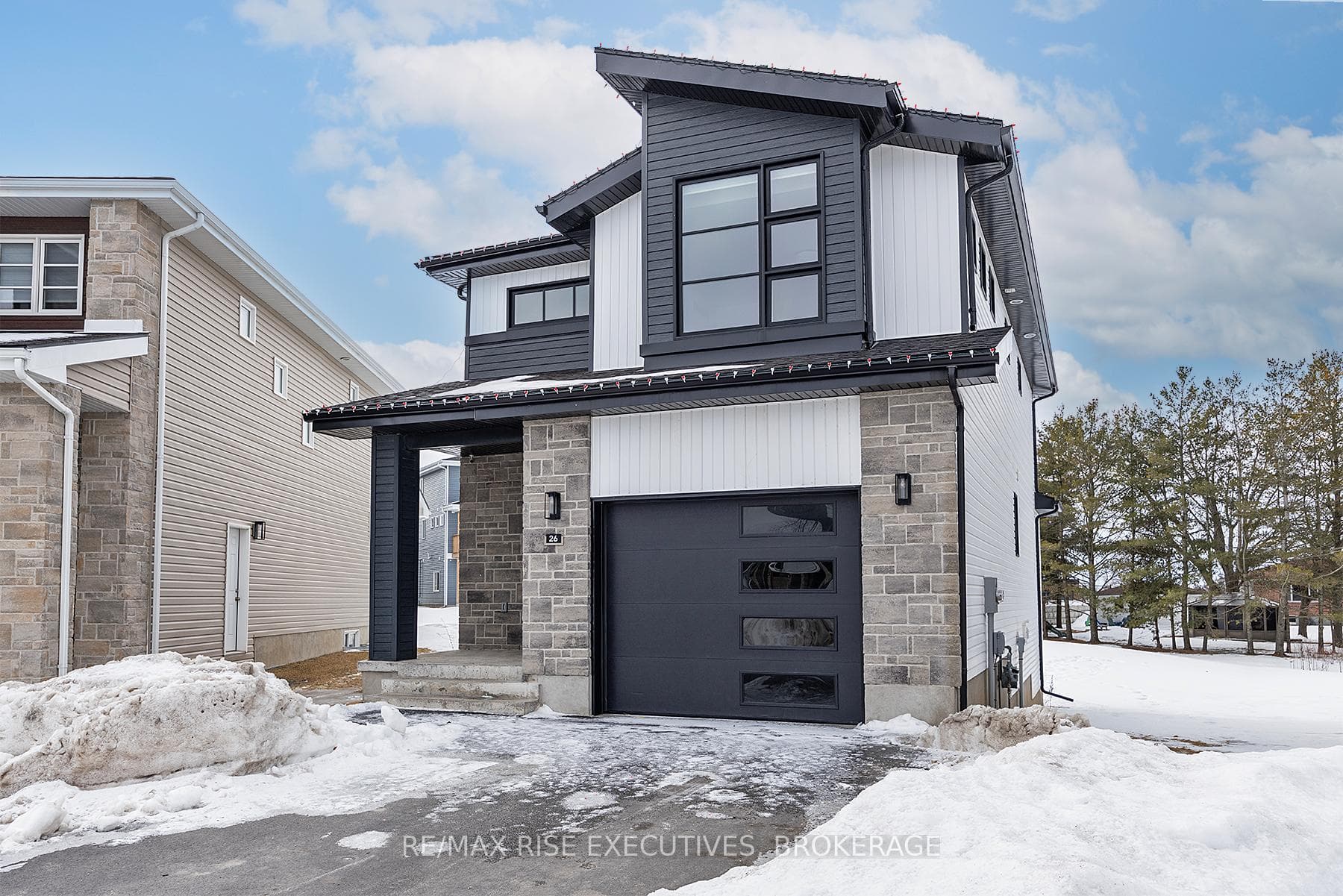26 Erie Court photo 3