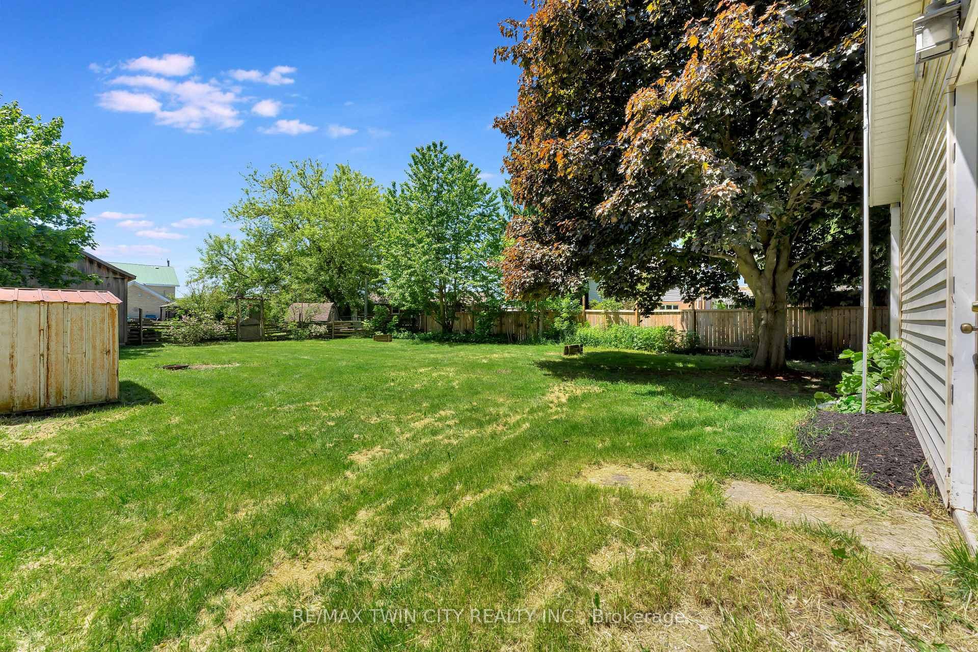 240 John Rosa Street photo 36